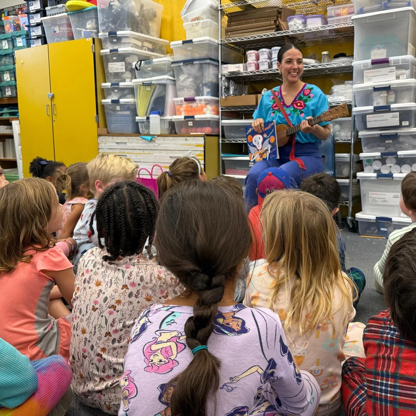 🔸🌼💀 Our Kindergarten Storybook Art DLASA celebrated Dia De Los Muertos with a very special performance from parent and artist @tialeahsneighborhood 💀🌼🔶 We were so thankful we got to learn, dance and sing along with her! 
.
Our David Lubin After