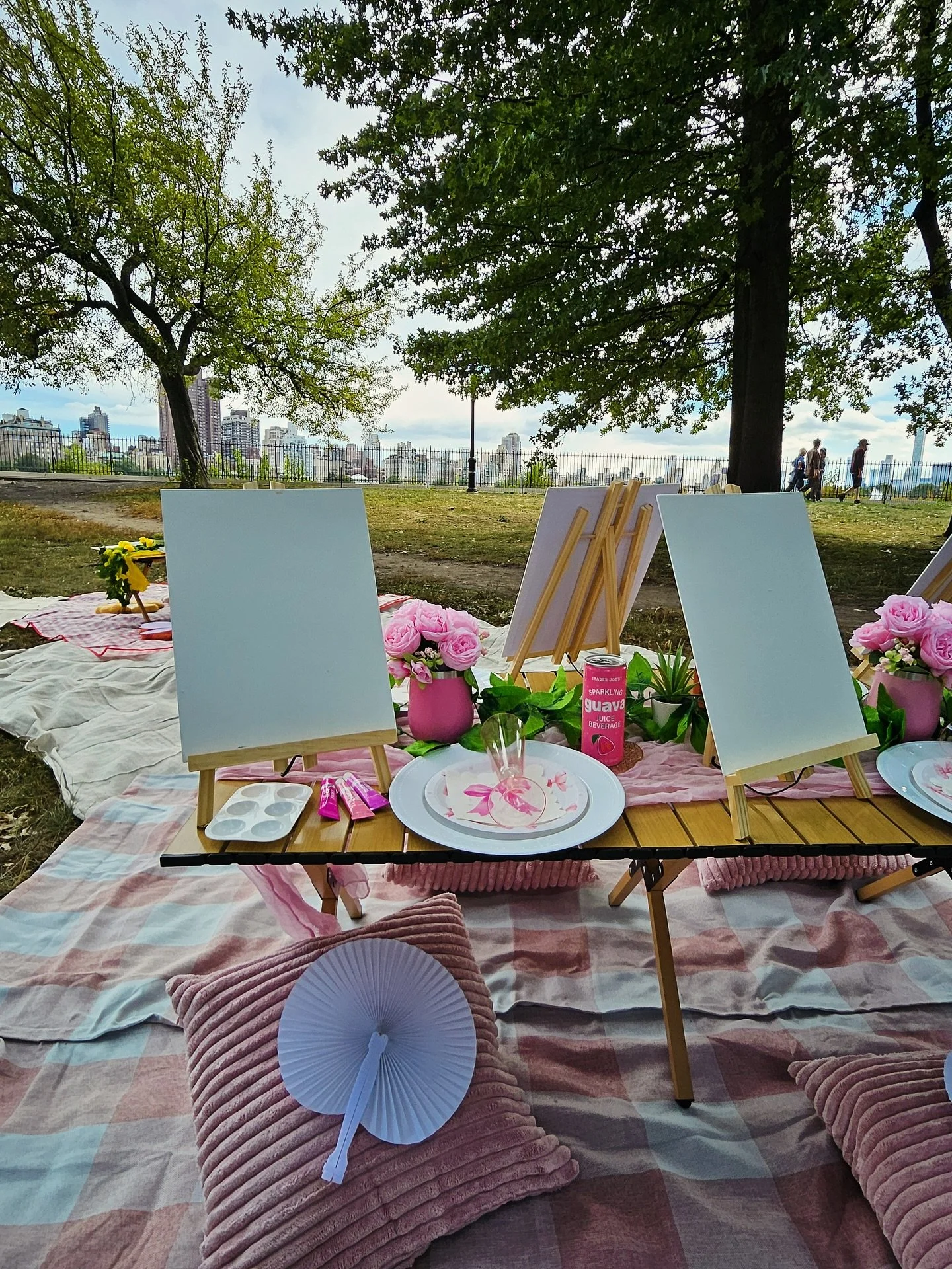 A Fairytale pink picnic in Central Park. 🧚&zwj;♀️💓🌸
4 people set up starting at $250
Explore our packages and add-ons on our website. Link in the bio! 
#bykakapicnics #nycpicnic #luxurypicnic #popuppicnic #picnicsetup #luxuryevents #eventstyling #