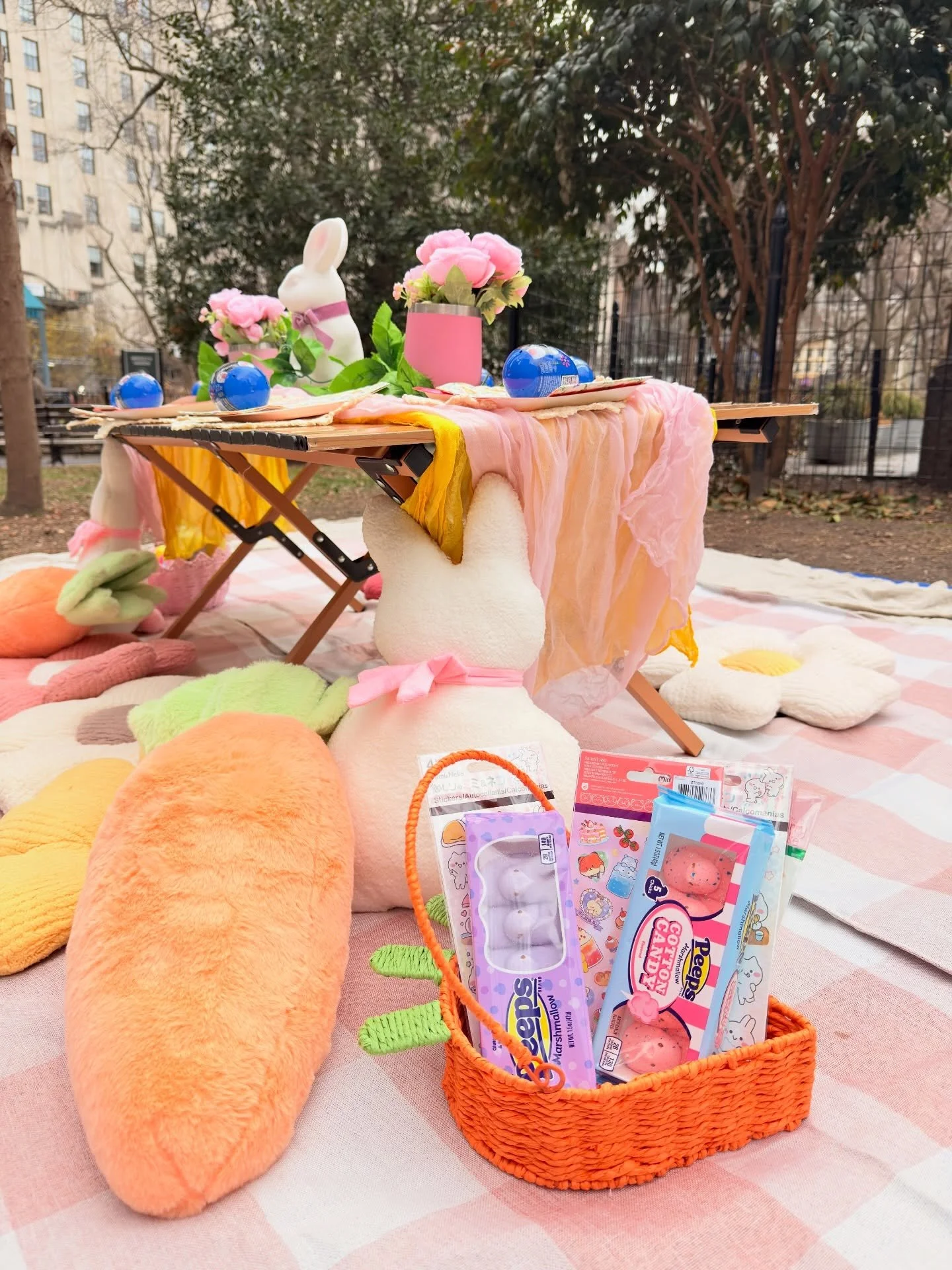 It&rsquo;s always about the little details 🌸

The textures, the colors, the tiny touches that make a moment feel special ✨

#nycmom #centralparkmom #kidsbirthdayparty #bykakaevents #picnic
