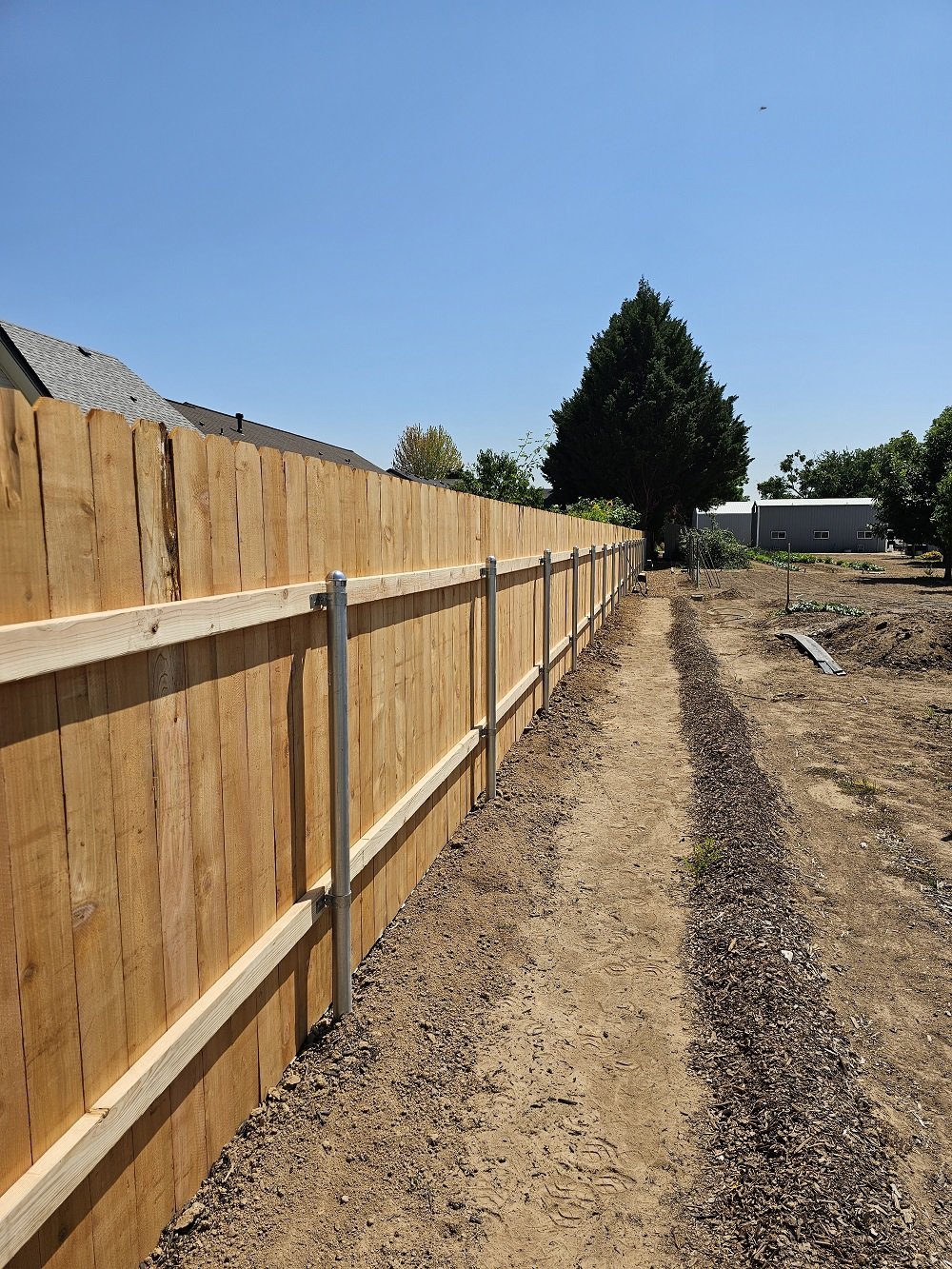 Cedar Fence With Metal Posts
