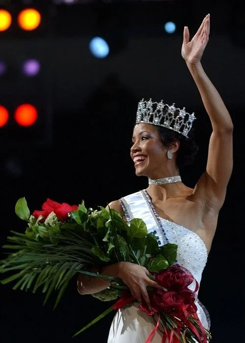 Miss USA 2002 Shauntay Wave.jpg