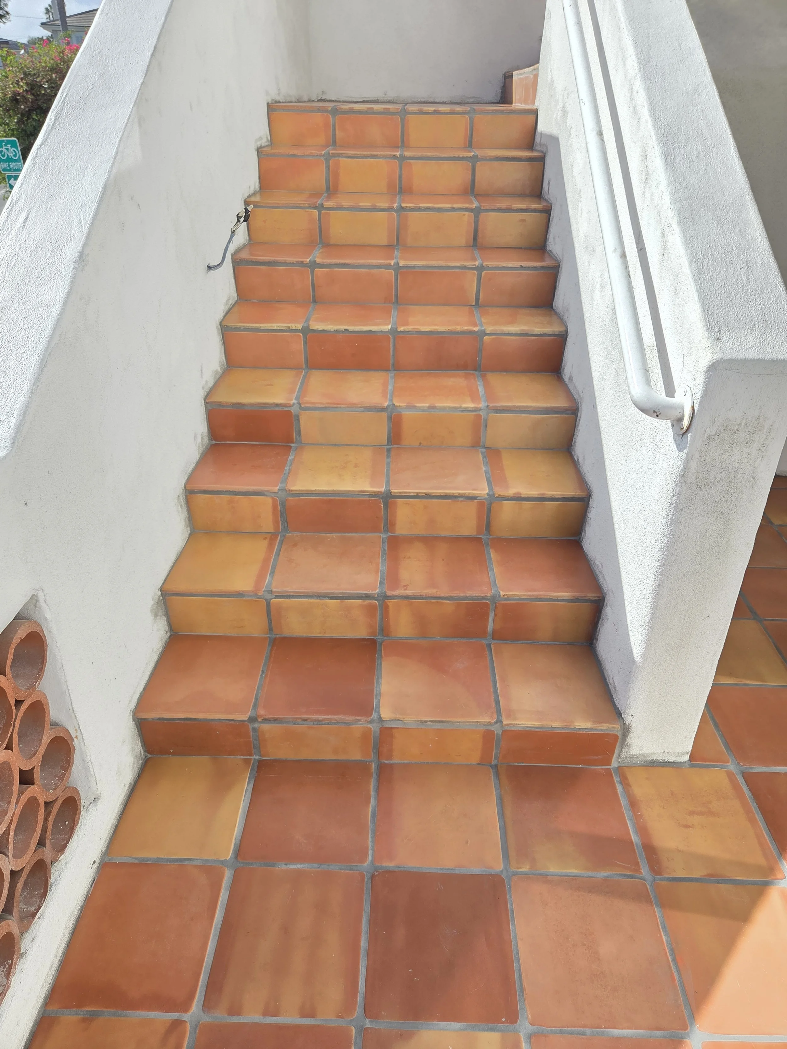 Expert interior and exterior tile stair installation in Orange County. Specializing in mortar beds, waterproofed wood stairs, concrete stairs, and uncoupling systems.