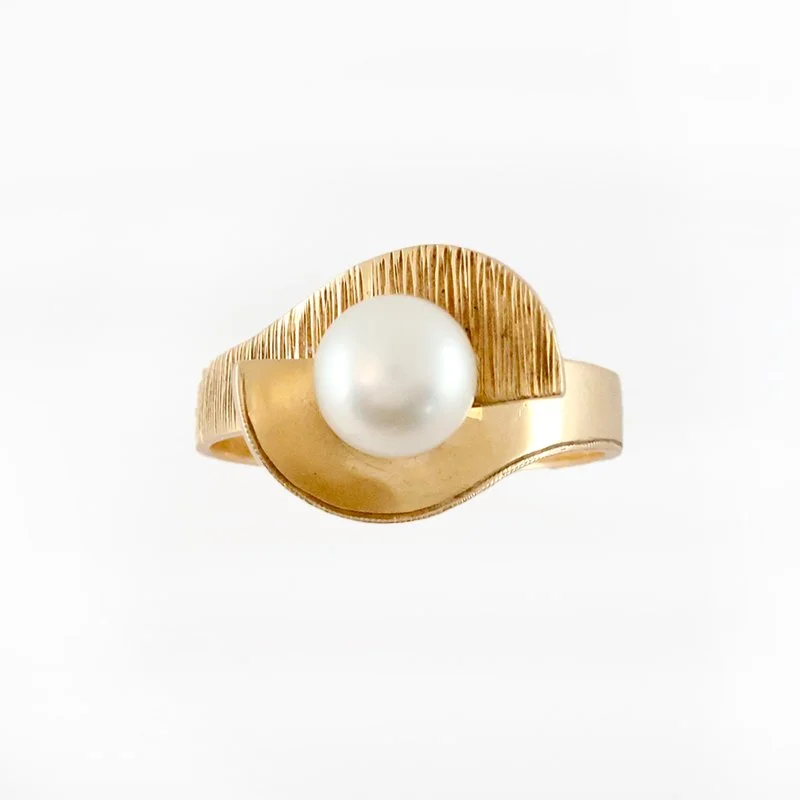 Midcentury Cultured Pearl and 18k Yellow Gold Ring