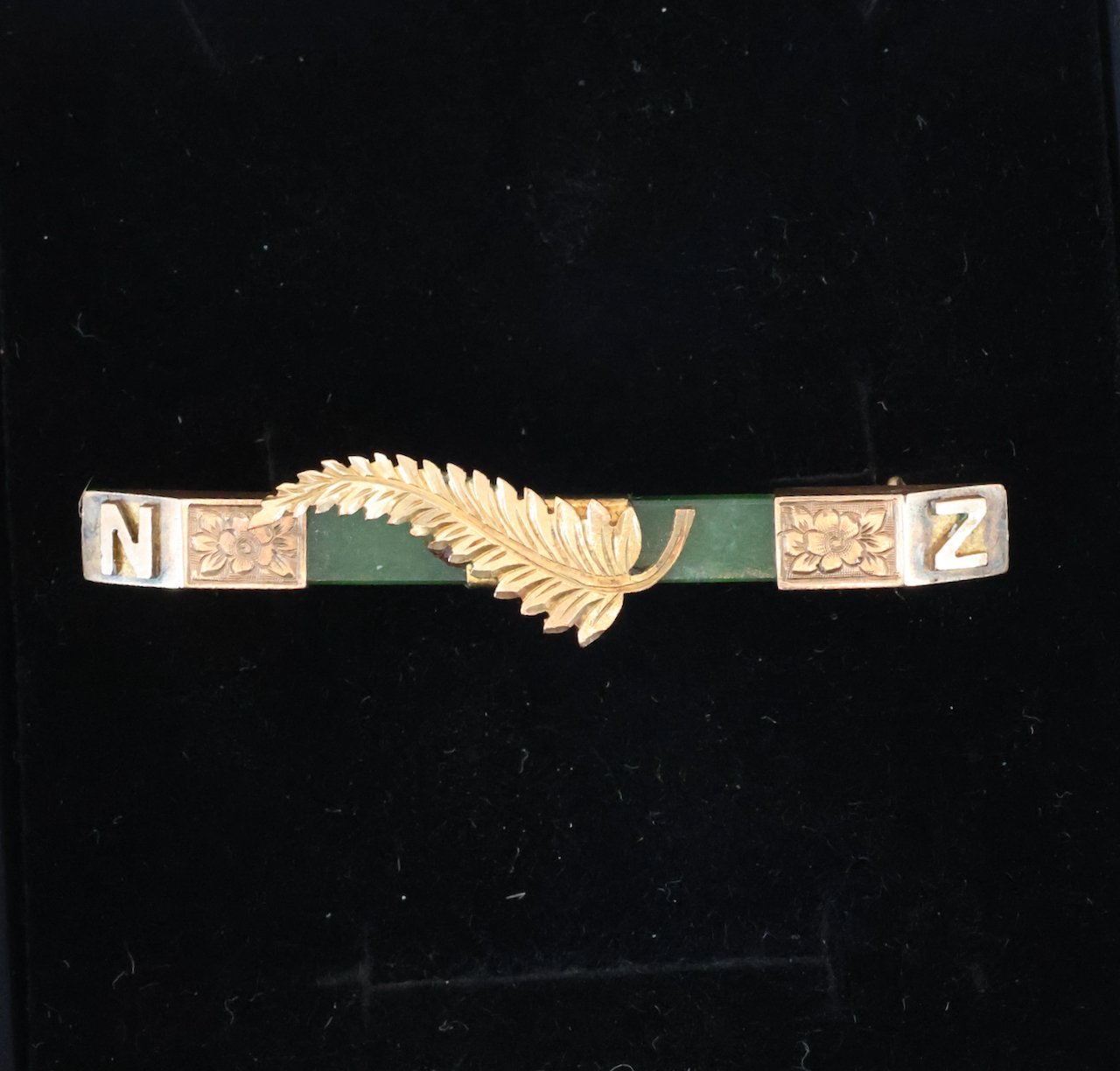 New Zealand Colonial Pounamu and 9ct Gold Brooch