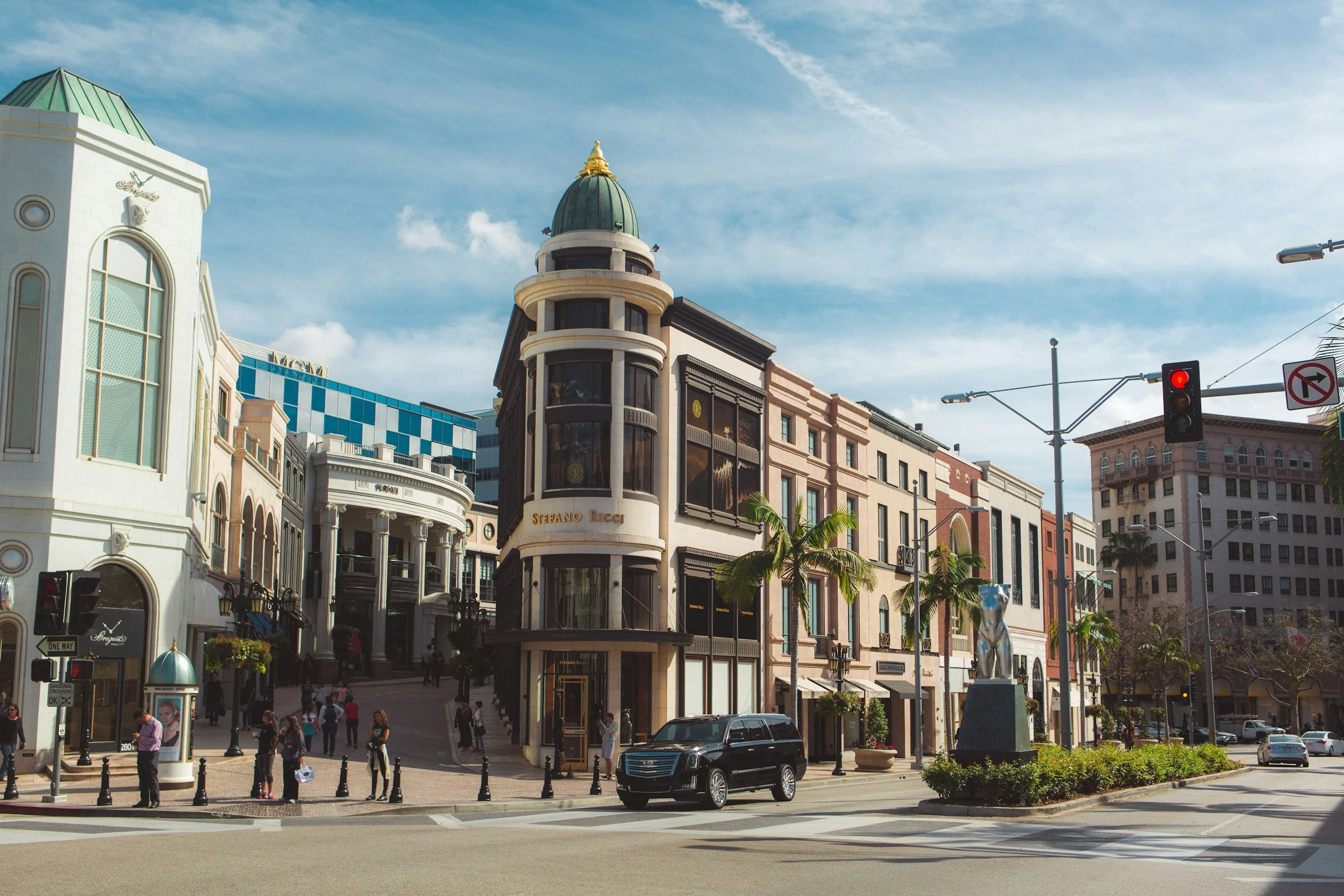 Luxury boutiques line the palm-fringed streets of Beverly Hills, where elegant architecture, designer storefronts, and upscale shopping create one of Los Angeles’ most iconic destinations.