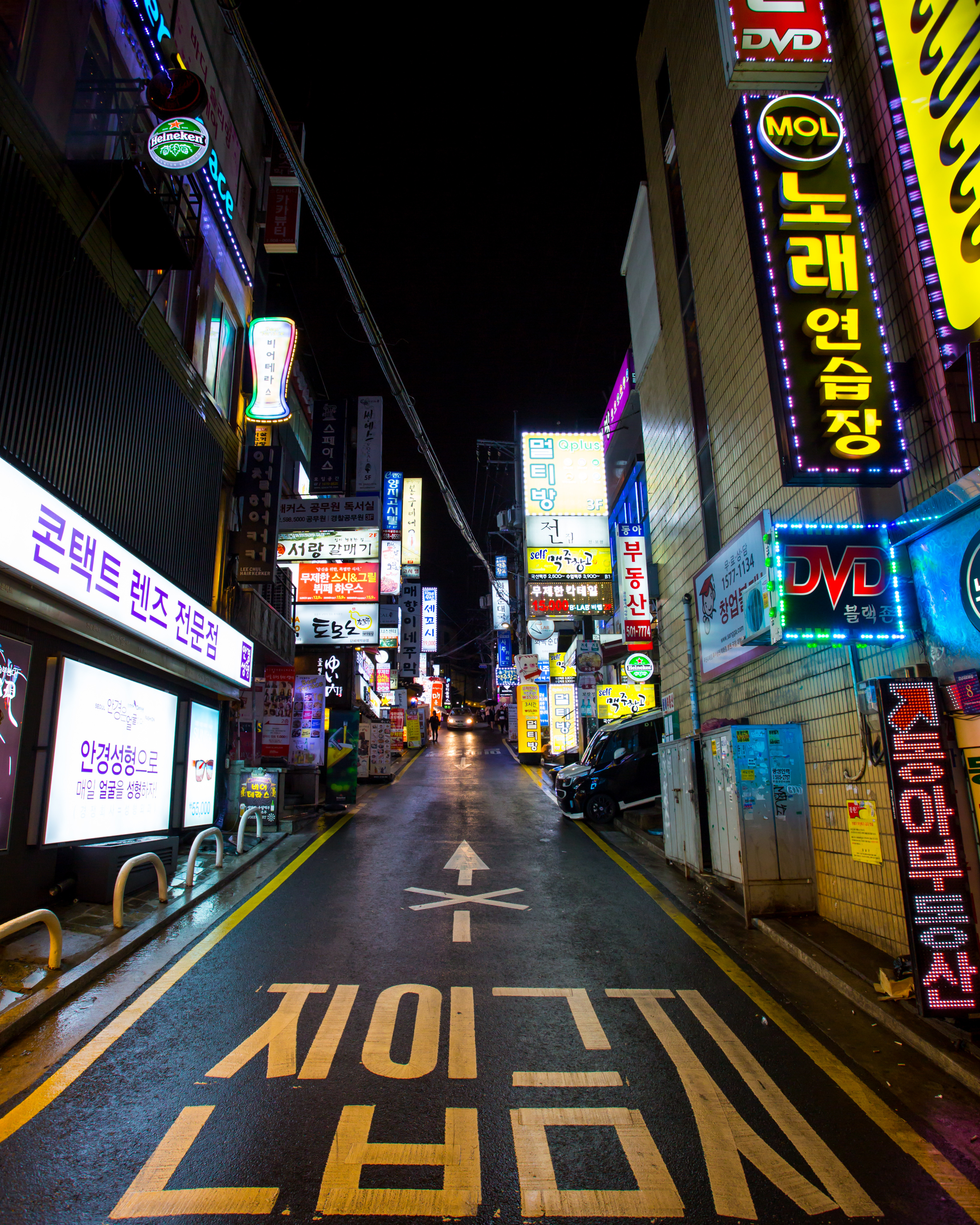 Neon-lit street in Seoul, South Korea at night featuring colorful Korean signs, nightlife, and vibrant city atmosphere.