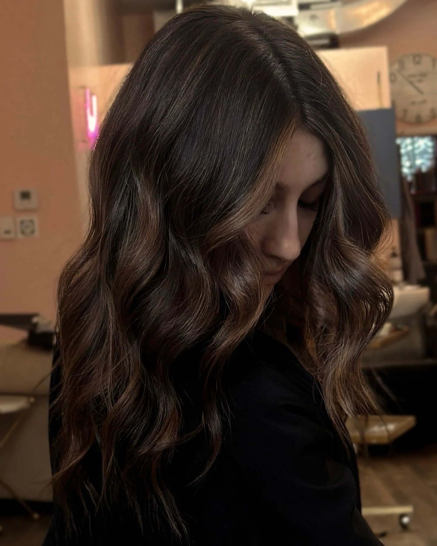 A wearable refresh ready for summer ☀️ 

Lived-in color is our go-to for a custom, dimensional transformation. The perfect middle ground between natural and elevated 🥰 

#wildrosehairstudio #pittsburghhairsalon #pittsburghhairstylist #colorspecialis