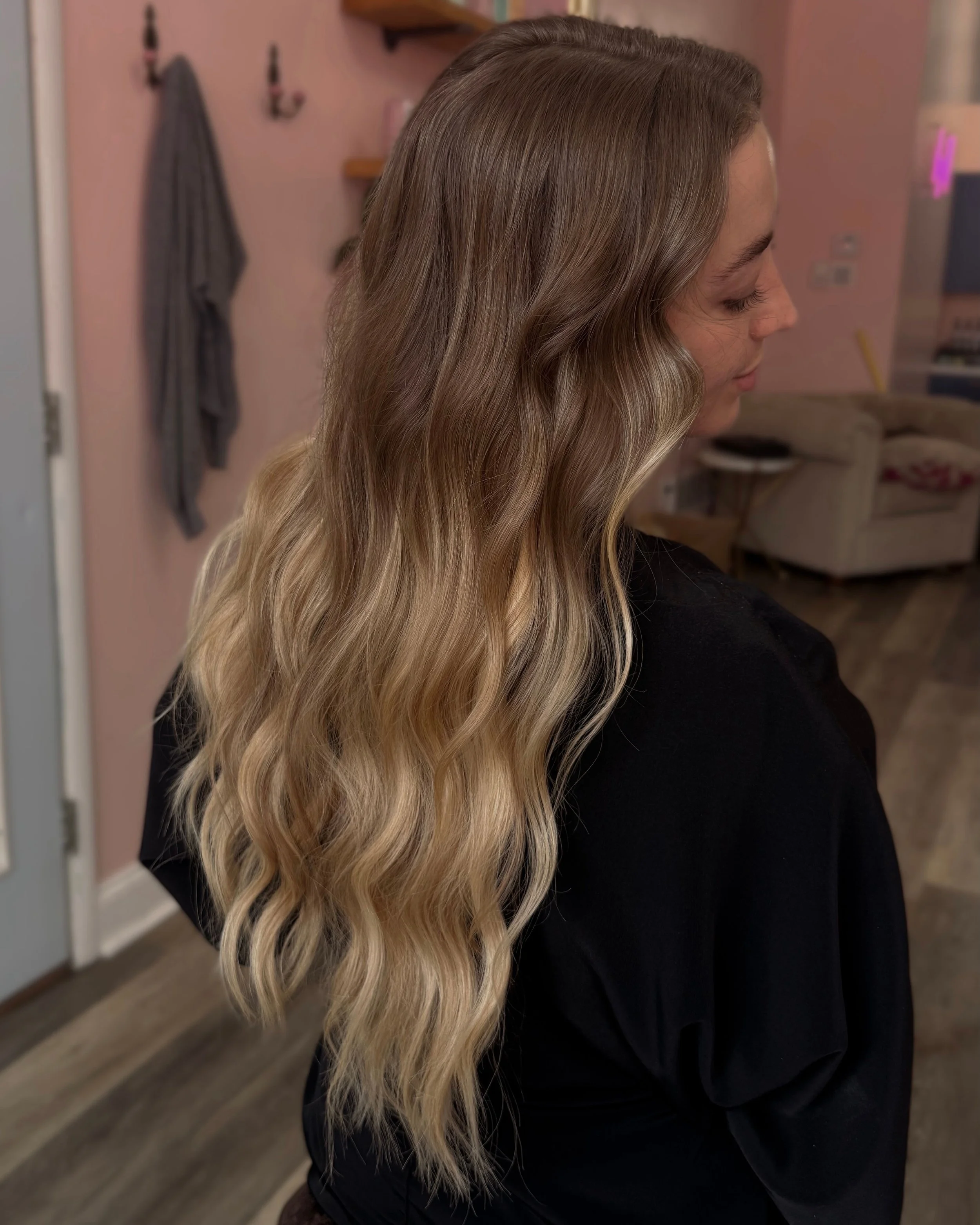 So good you don&rsquo;t even know it&rsquo;s there. 

This gorgeous client was back in our chair for her usual @harperellishairco Conceal Beaded Method maintenance appointment. 

You&rsquo;re in, and you&rsquo;re out in under 90 minutes with hair tha