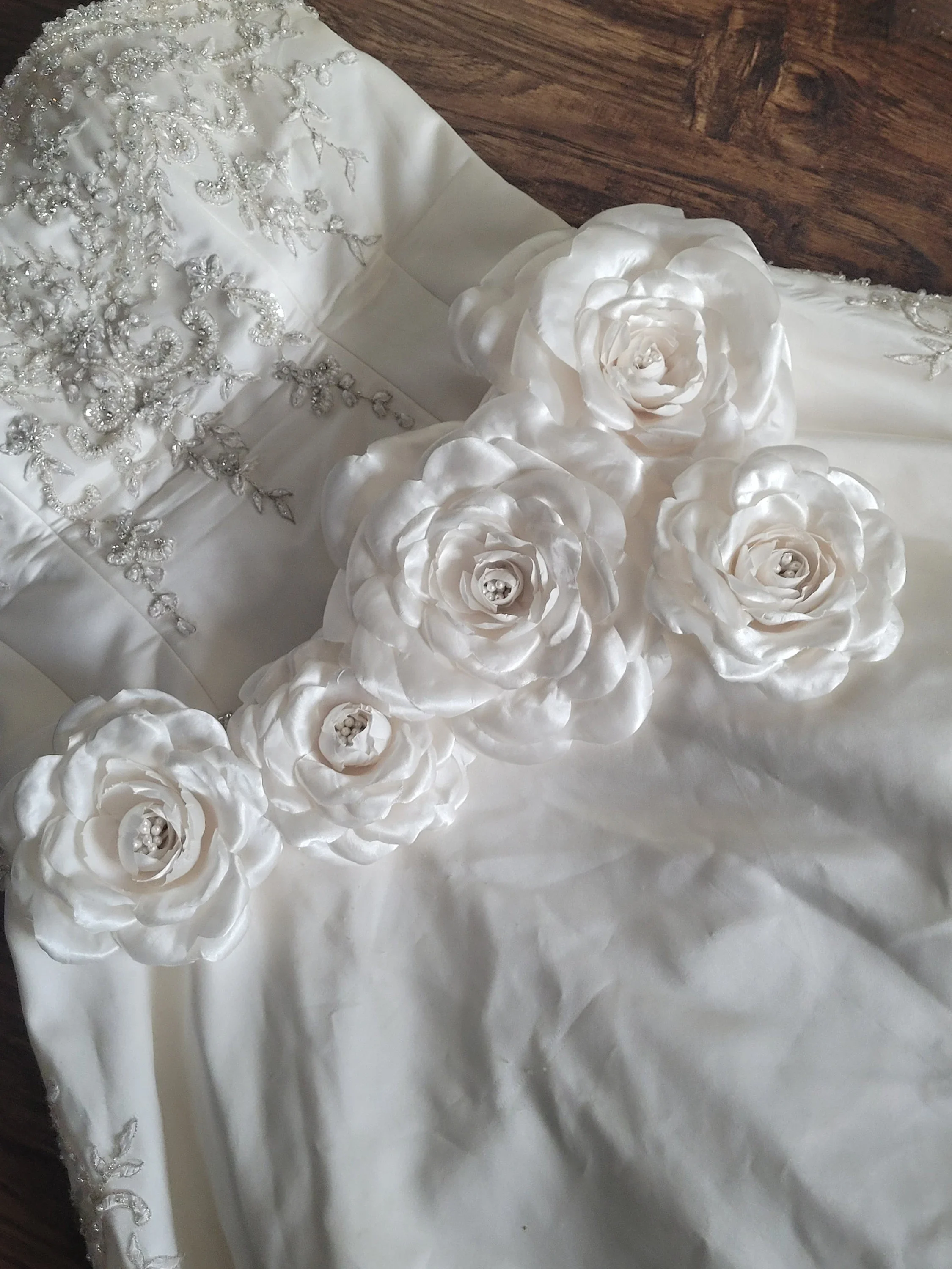 il_fullxfull.4481795576_2k5o multiple rose brooches on wedding dress 7.webp