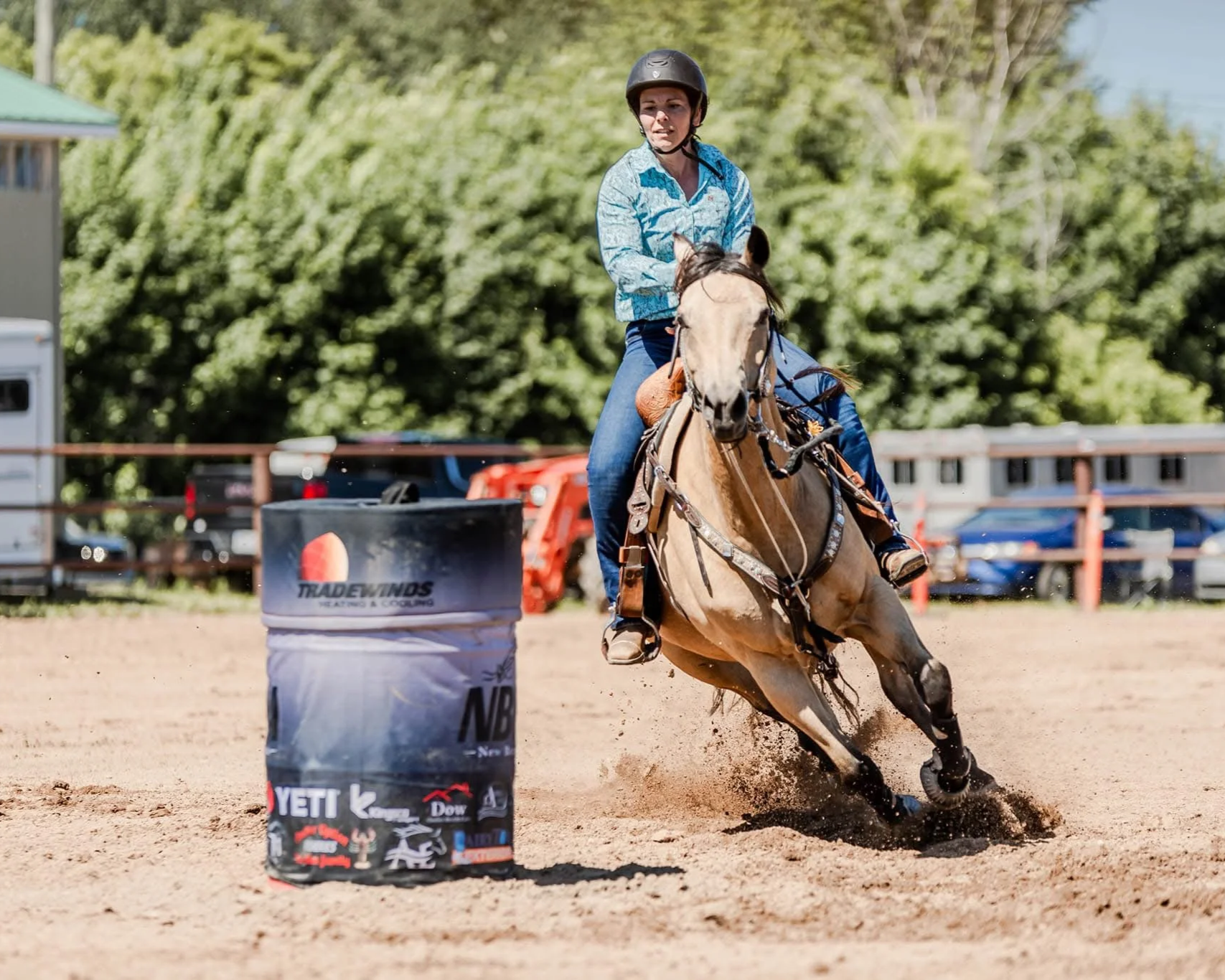 Women Barrel Racing