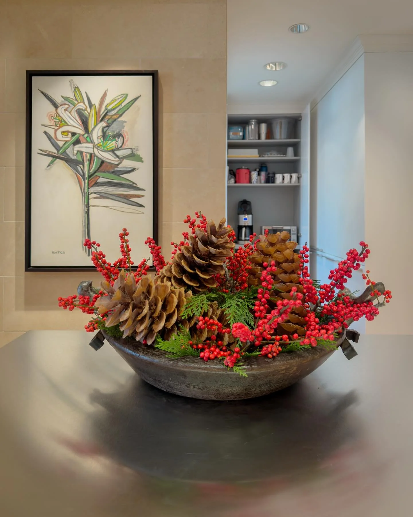 The Holiday touches that make the room❤️

For our 6th day of Christmas, this kitchen bowl filled the space with a gorgeous array of festive greens.

Simple, bold, and full of character, things like this scattered around your home can add that perfect