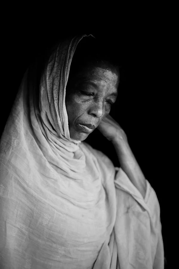 dramatic-side-lighting-travel-portrait-high-contrast-chiaroscuro
