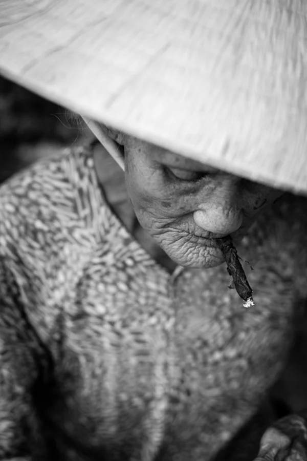 travel-portrait-composition-leading-lines-guide-eye-to-subject