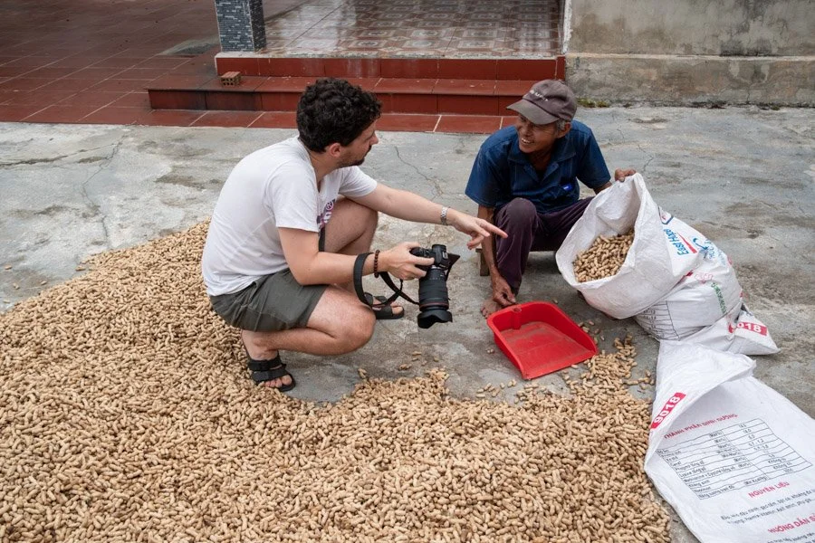 ethics-of-travel-photography-includes-interacting-with-the-subject