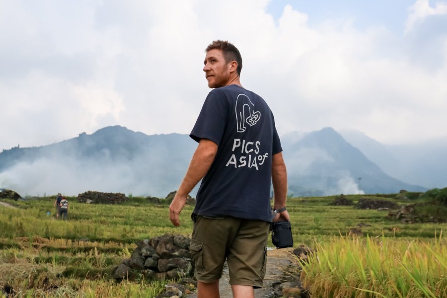 a-photographer-from-pics-of-asia-leading-a-tour-in-north-vietnam