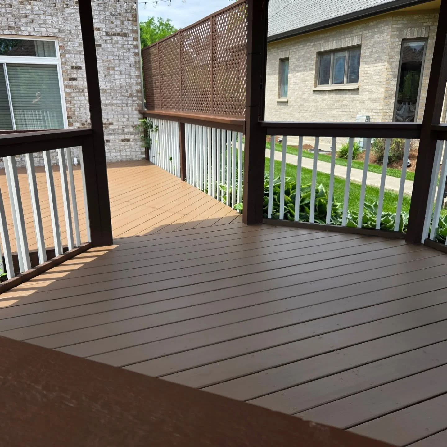 Stained floor and top hand rail to make this deck look brand new. Regular maintenance of staining and replacement of boards is the key to longevity of a deck.
#stainingwood #carpentry