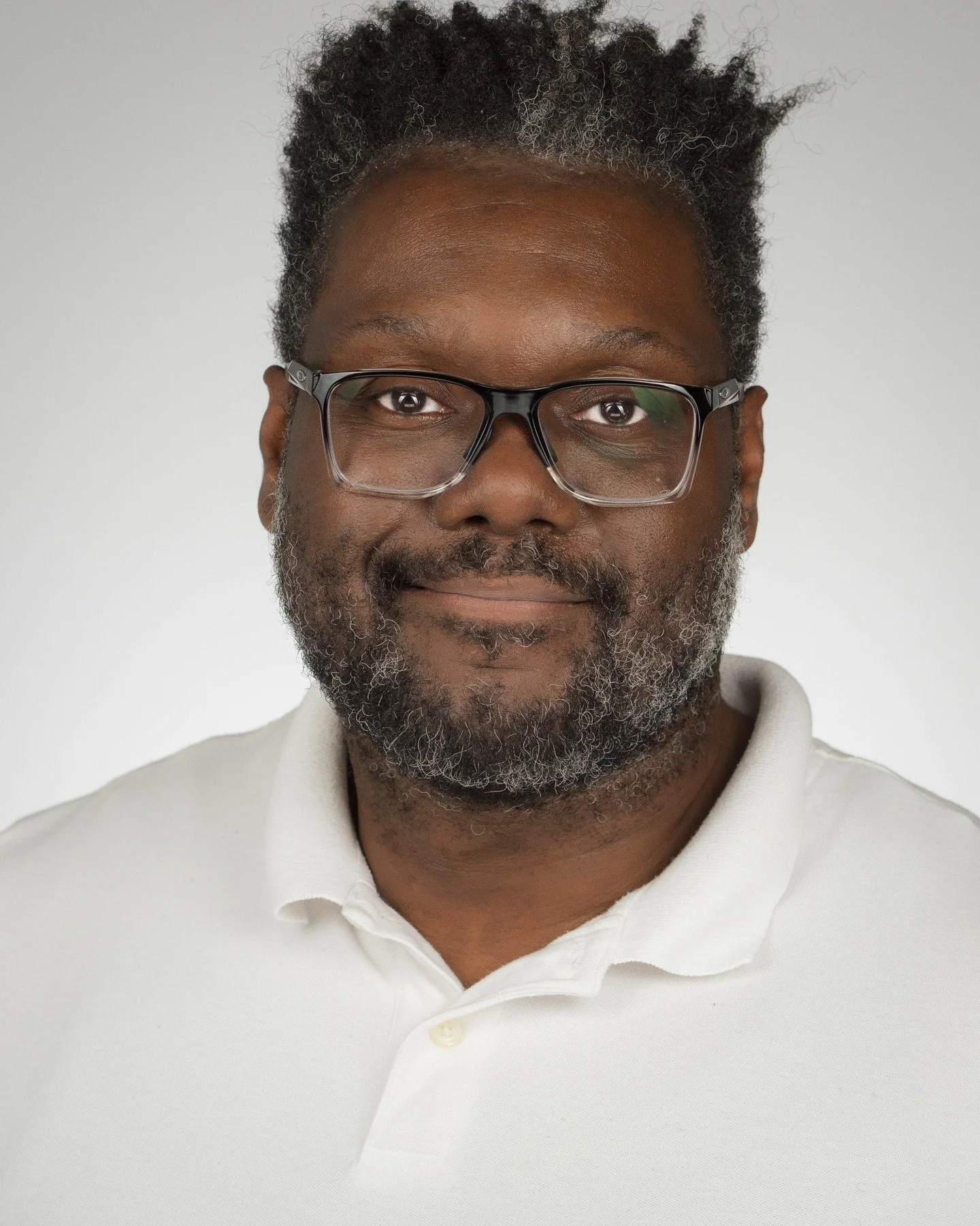 A great headshot doesn&rsquo;t just look good, it makes people feel like they know you. This portrait was designed to capture confidence and warmth, so your first impression feels welcoming and genuine.

Whether it&rsquo;s for LinkedIn, your website,