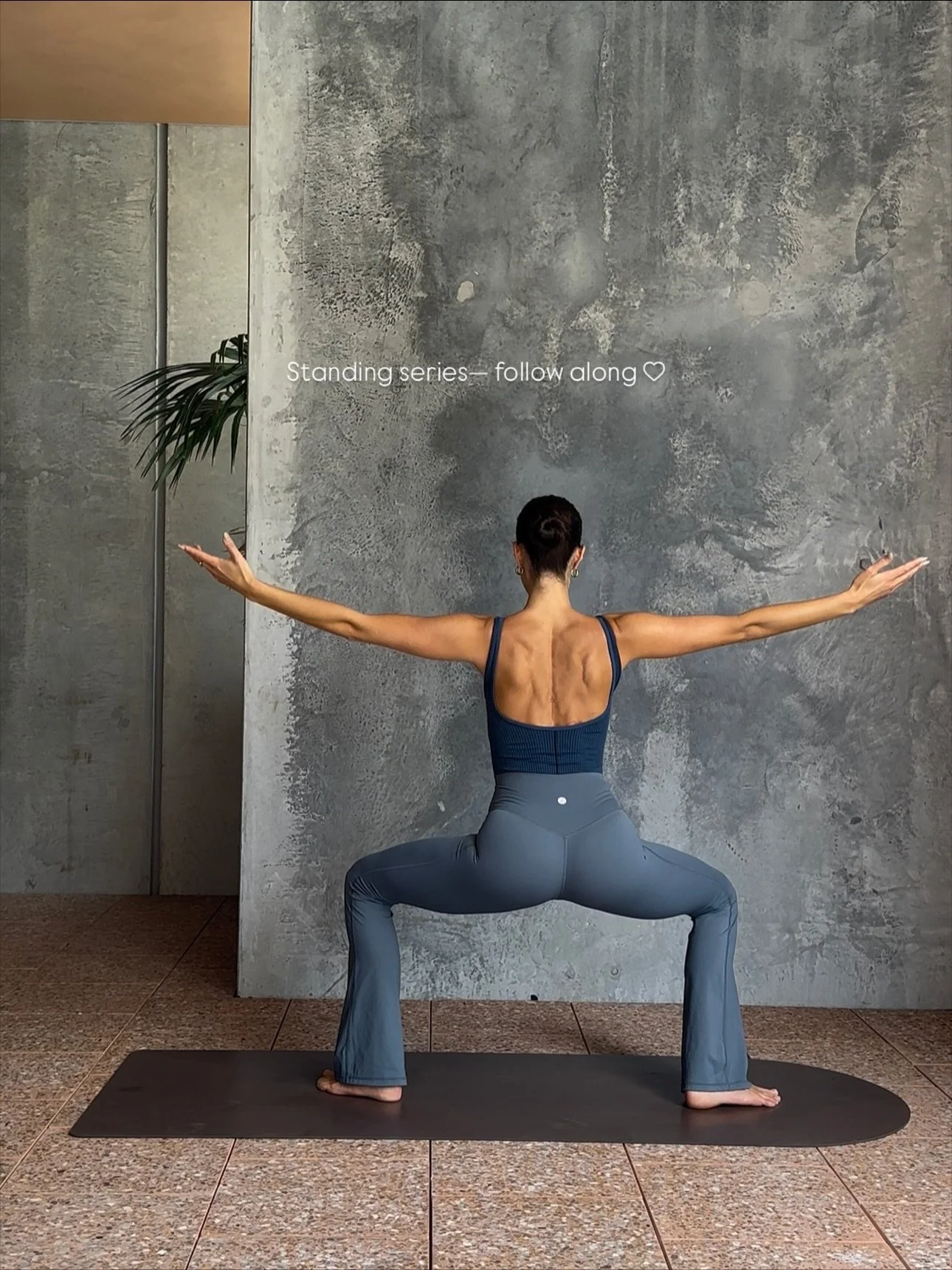 Save + try&mdash; standing series🤎

Flares @leelo.active (Black Friday sale live)
Bodysuit @nagnata_ 
Mat @moveactive dc: clubflexxmove15

Breakdown:
1. Lunge + sumo squat 
2. Lunge + leg extension 
3. Leg + arm extension 
4. Knee drive + leg extens