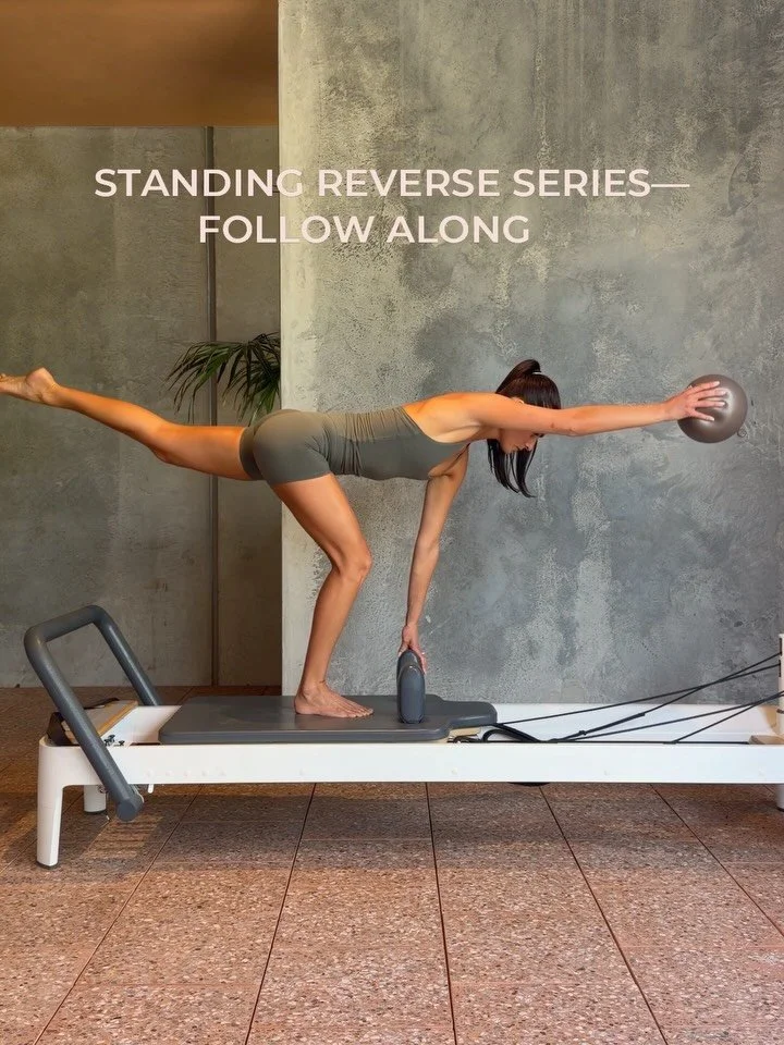 Save + try&mdash; reverse lunge series💛 advanced

On a light spring with a strong focus on control and stability. Your front stabilising leg will start to feel this on the first progression😅😅

wearing @ele_activewear 

&bull;
&bull;
#pilatesinspo 