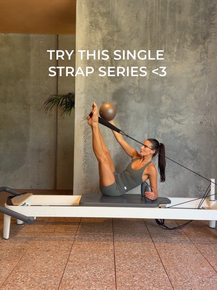 Save + try&mdash; single strap series🤎 

Play around with the springs, find what feels best for you and your practice

Wearing @ele_activewear 

&bull;
&bull;
#pilatesinspo #pilatesinspodaily #pilatesclass #reformerpi̇lates