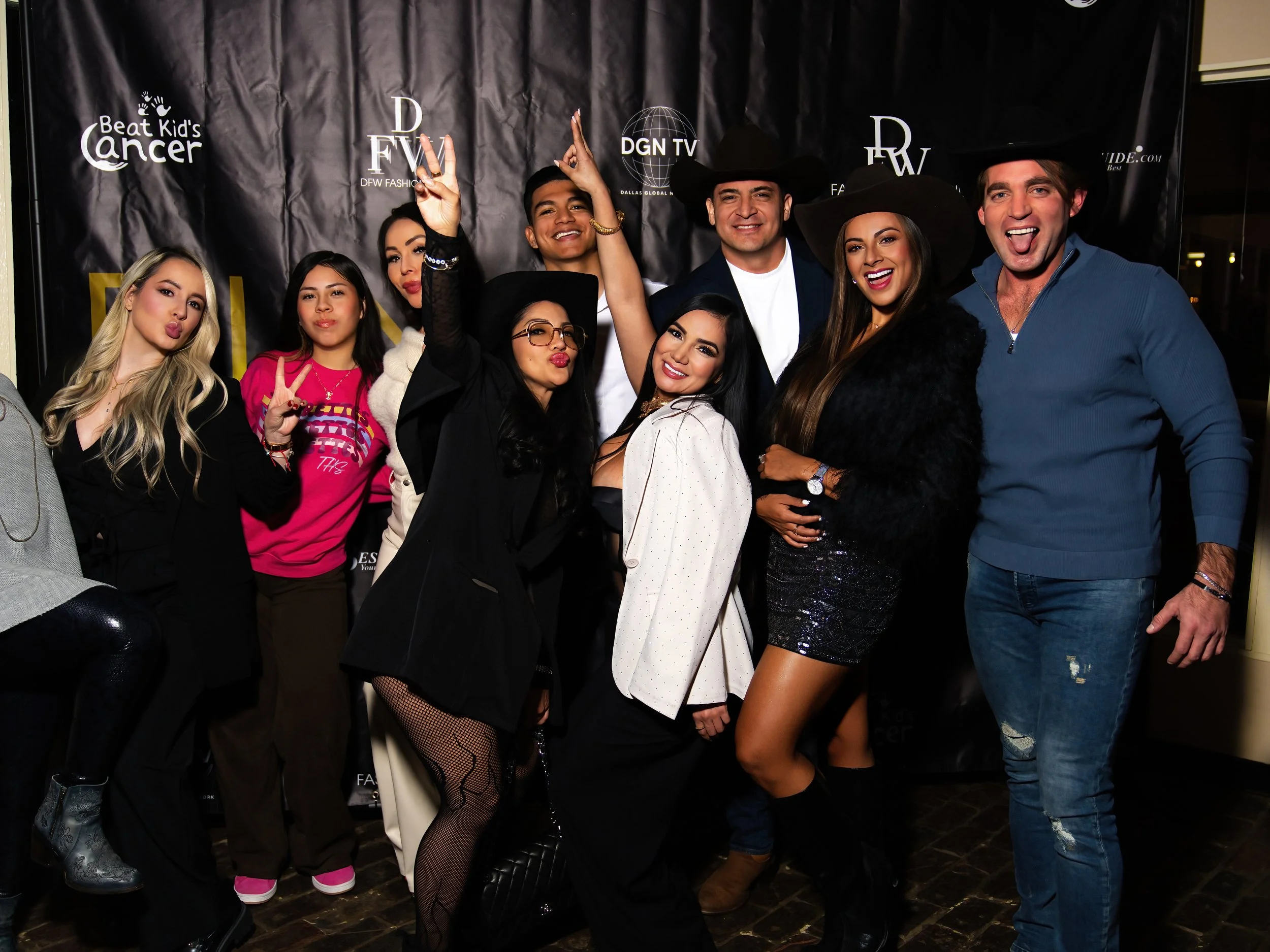 FashionLine&FriendsFashionLine&Friends-(33 of 34)DeFin-standard.jpg