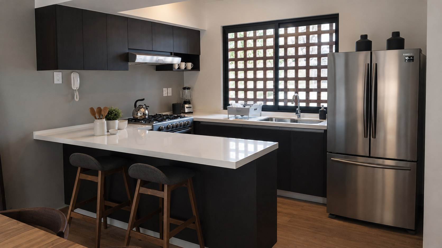 Cocina moderna con isla y ventana geométrica.png