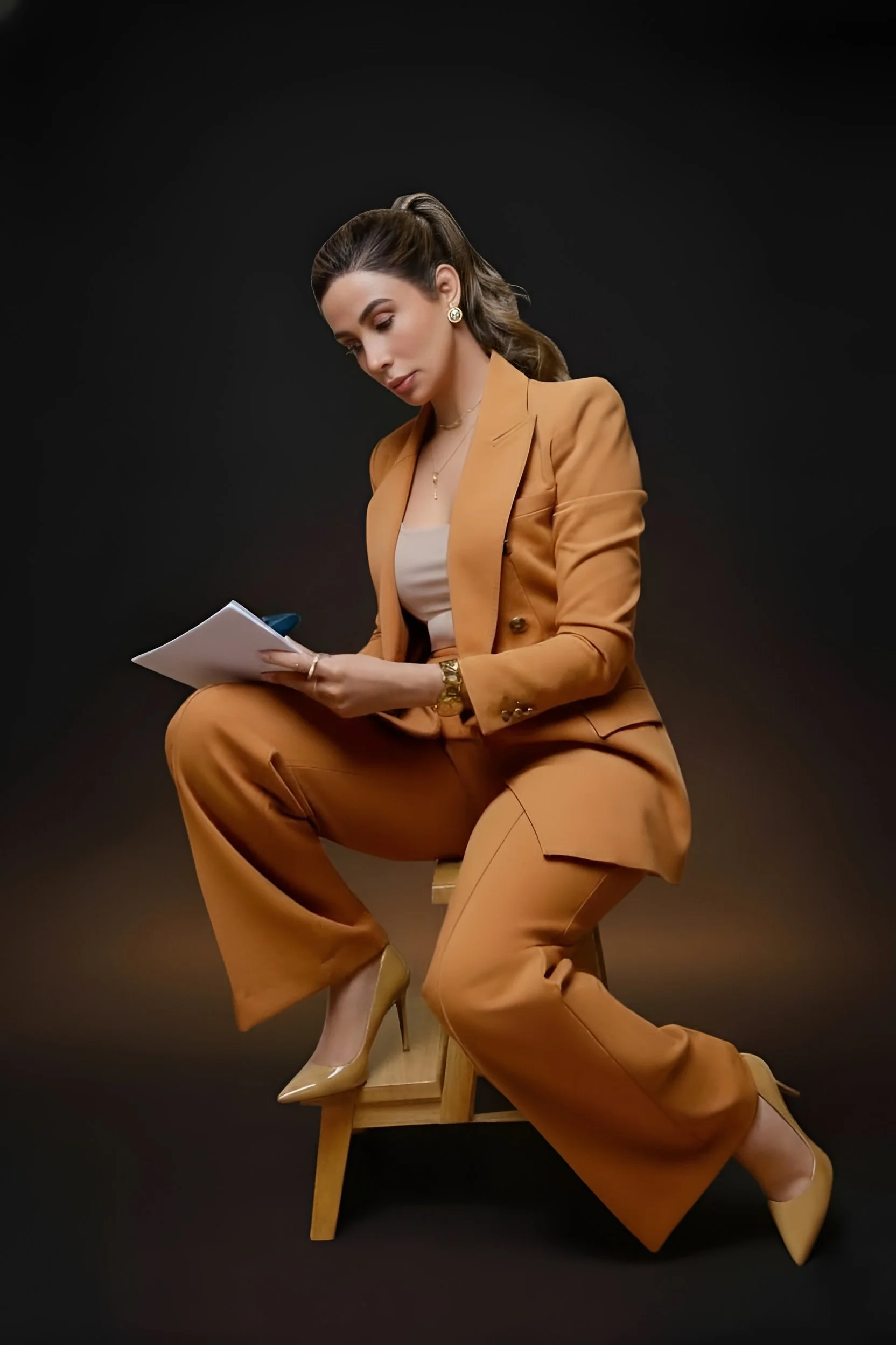 Attorney Sepideh Doust of Doust Law providing a professional consultation for personal injury and accident victims in Los Angeles.