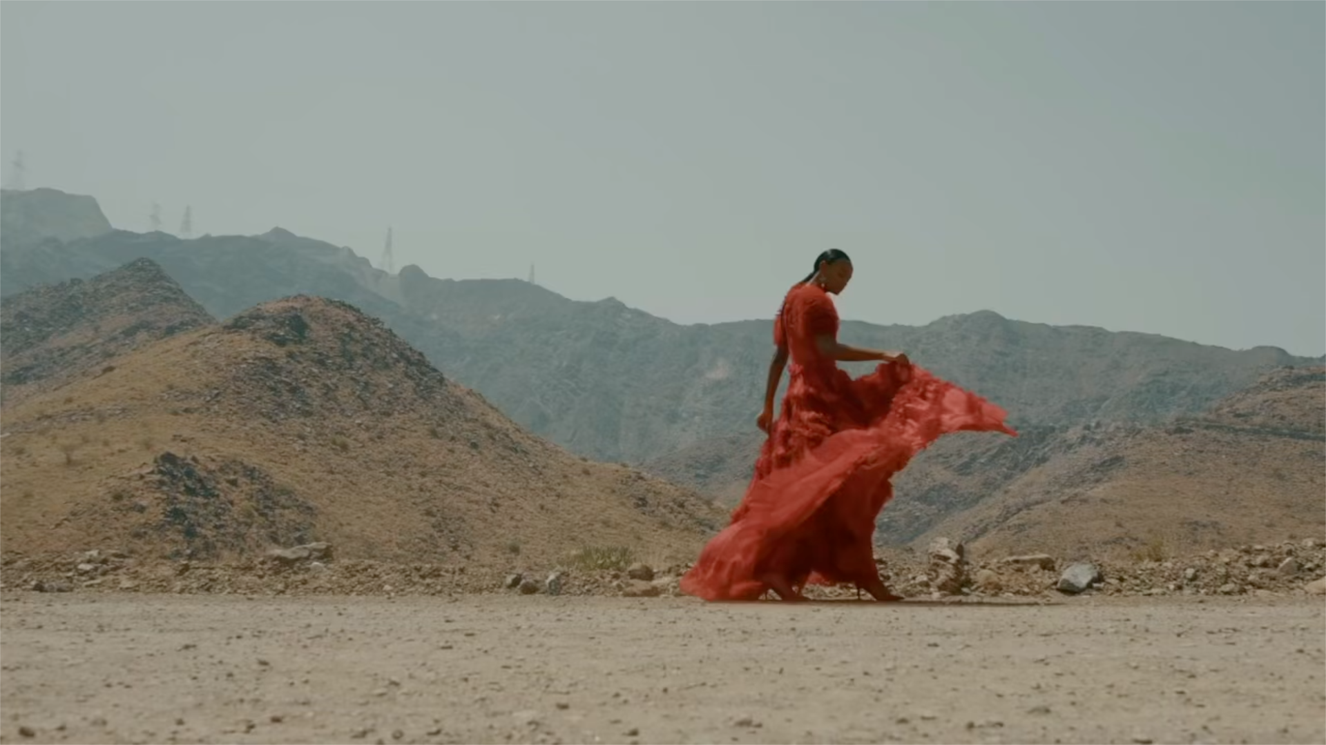 The Minimalist Fashionista - E. Nina Rothe, image size:1920x1080