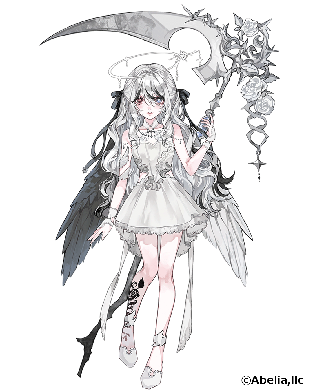 銀髪の少女が黒と白の翼を持ち、白いドレスと高いヒールを履いている。大きな斧を持ち、頭には輪のアクセサリーと髪飾りがついている。