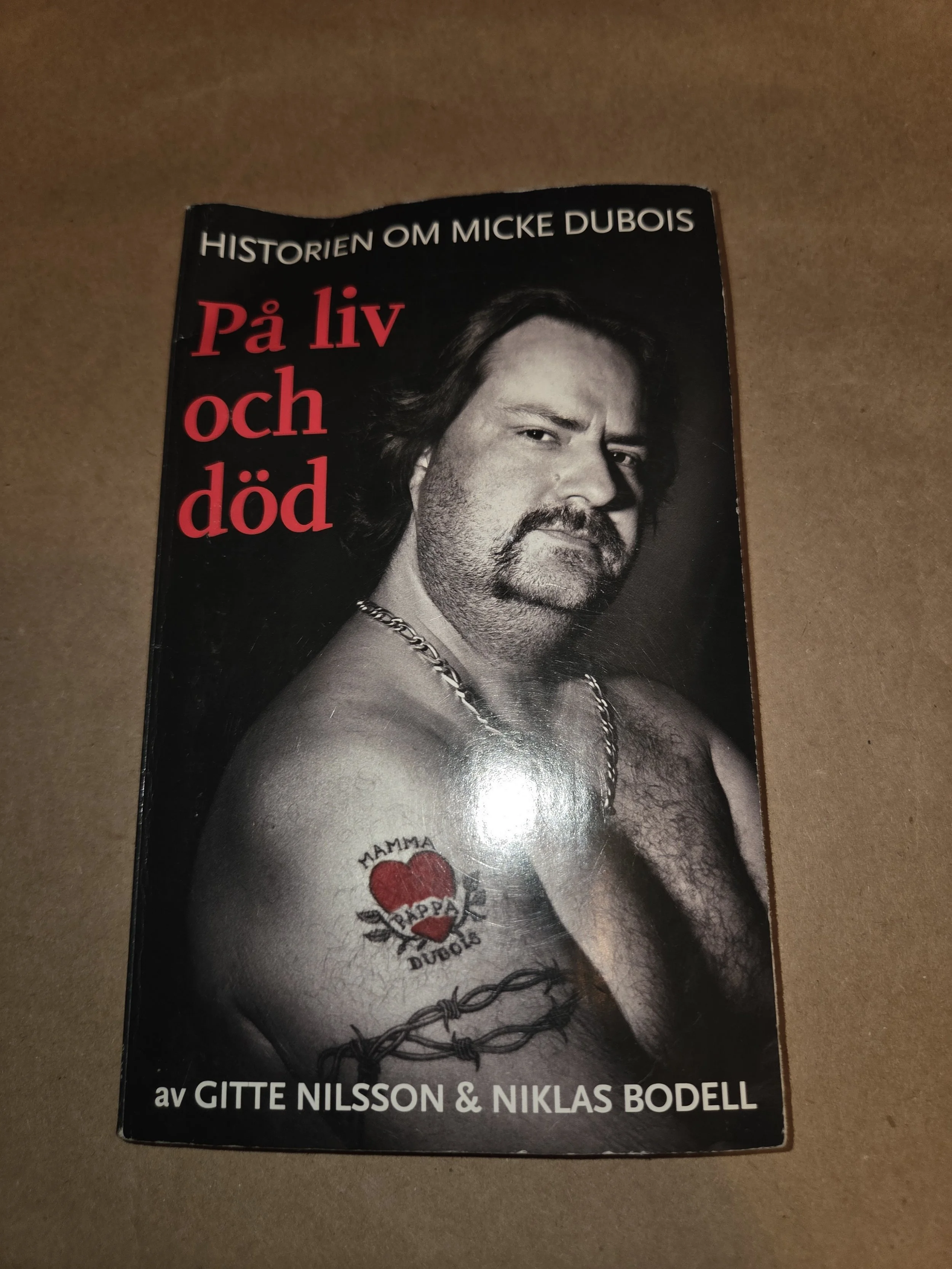 På Liv Och Död – Historien om Micke Dubois - Gitte Nilsson & Niklas Bodell