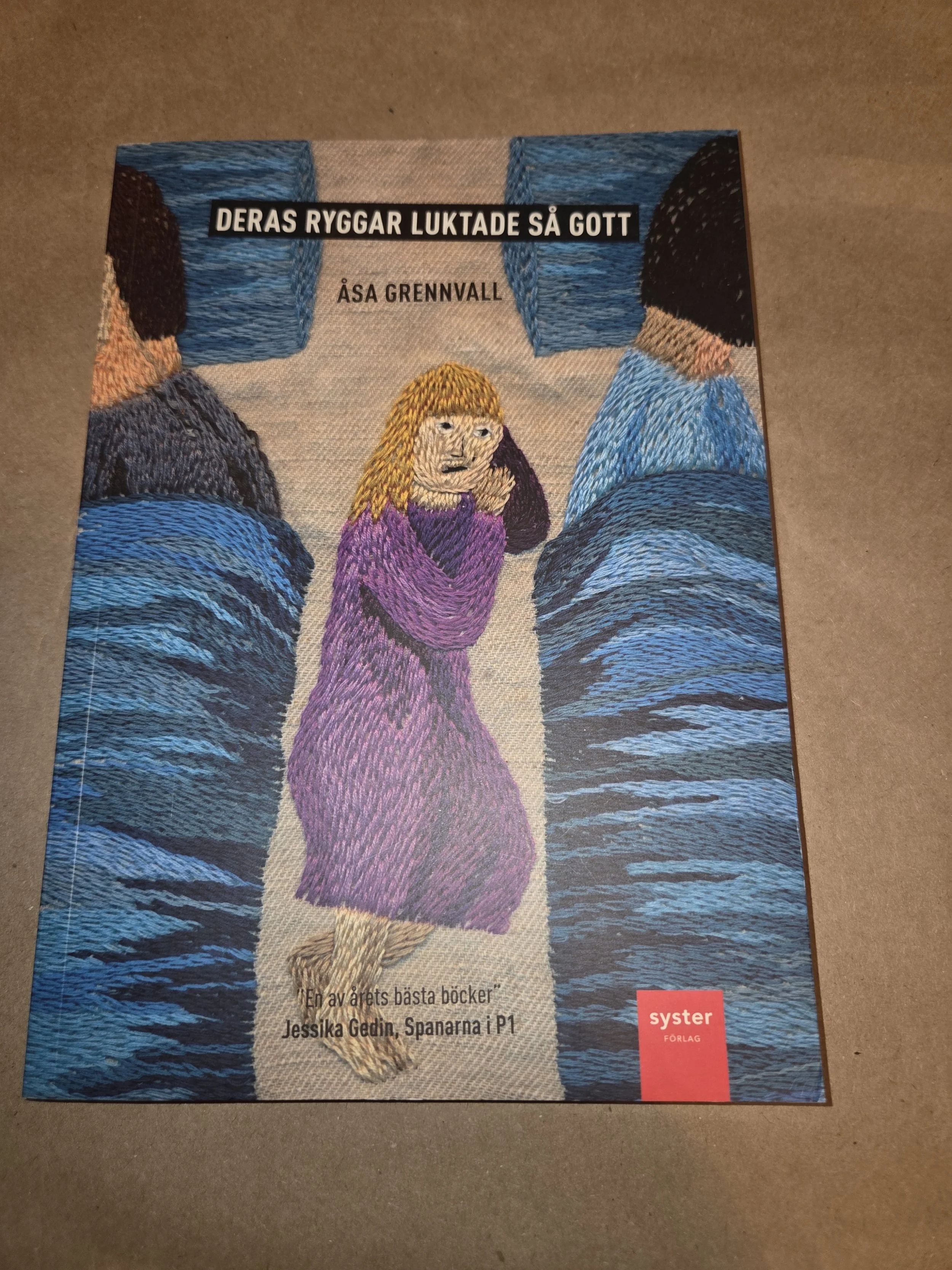 Deras ryggar luktade så gott - Åsa Grennvall