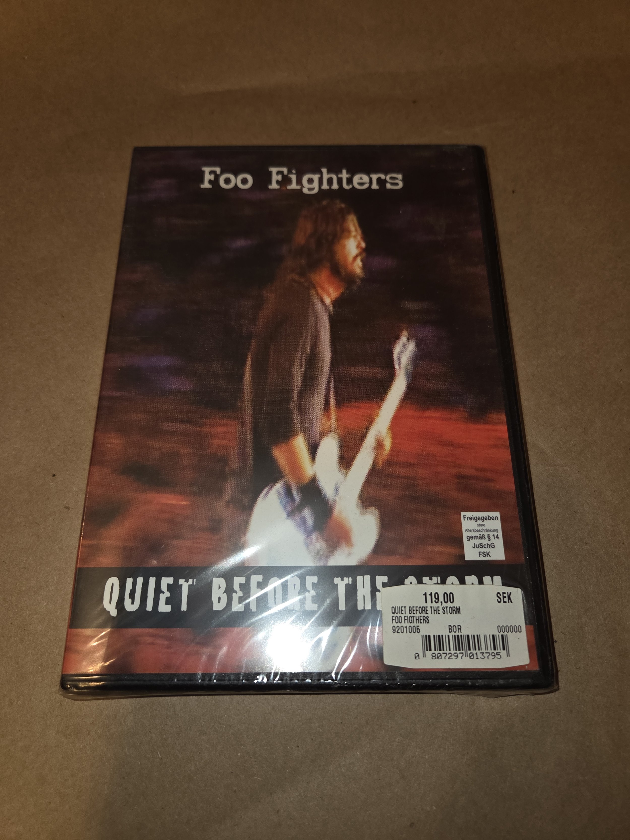Foo Fighters – Quiet Before The Storm