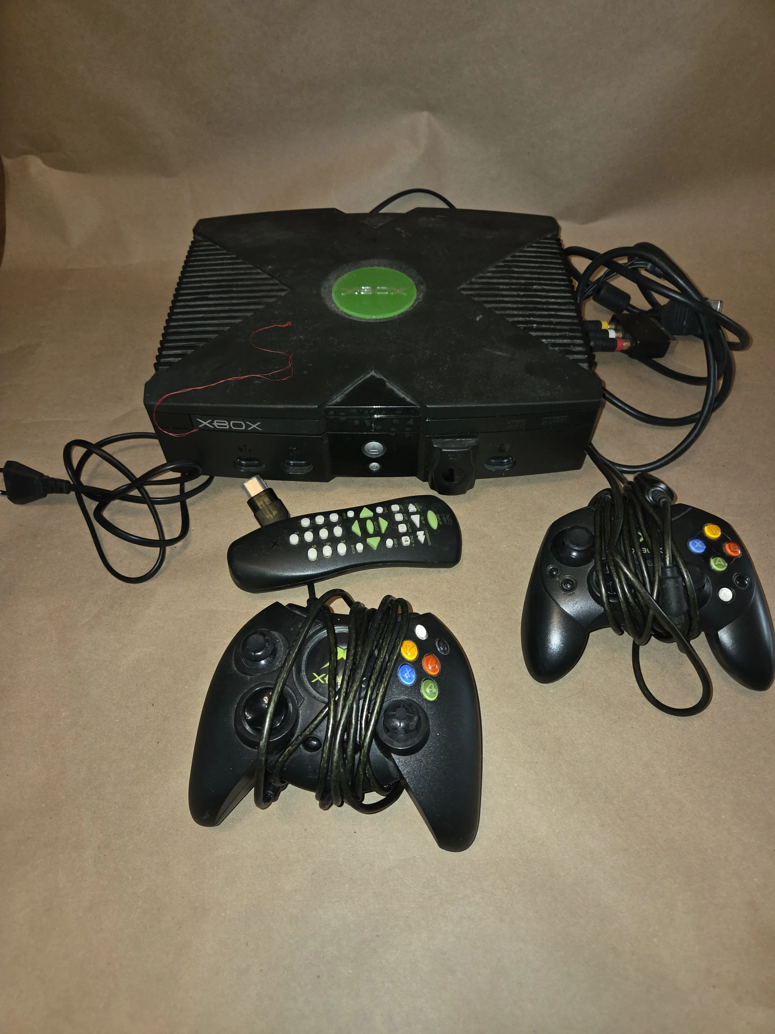 Xbox + Två kontroller