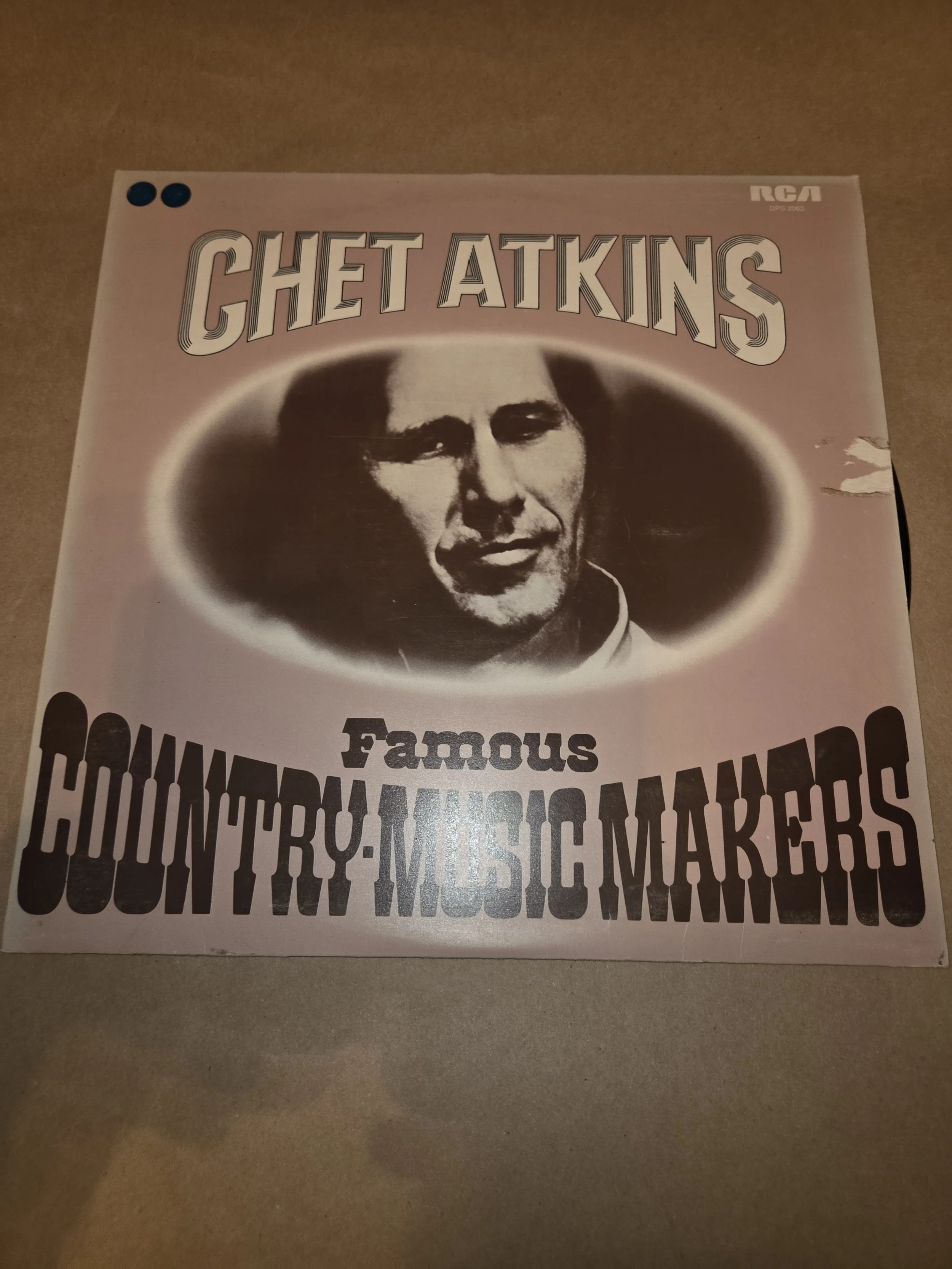 Chet Atkins – Famous Country-Music Makers