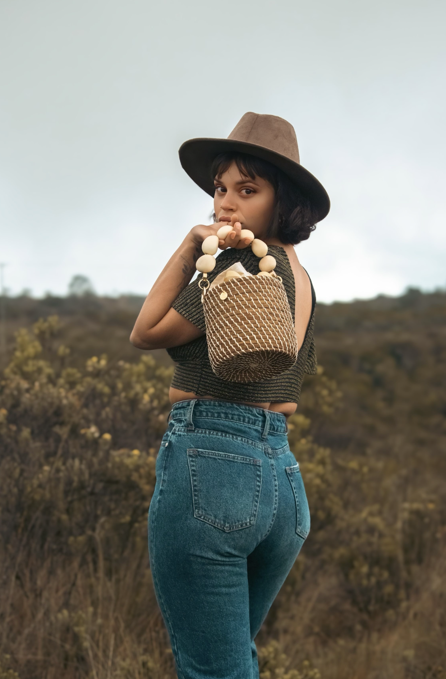 handle-over-shoulder-portrait.png
