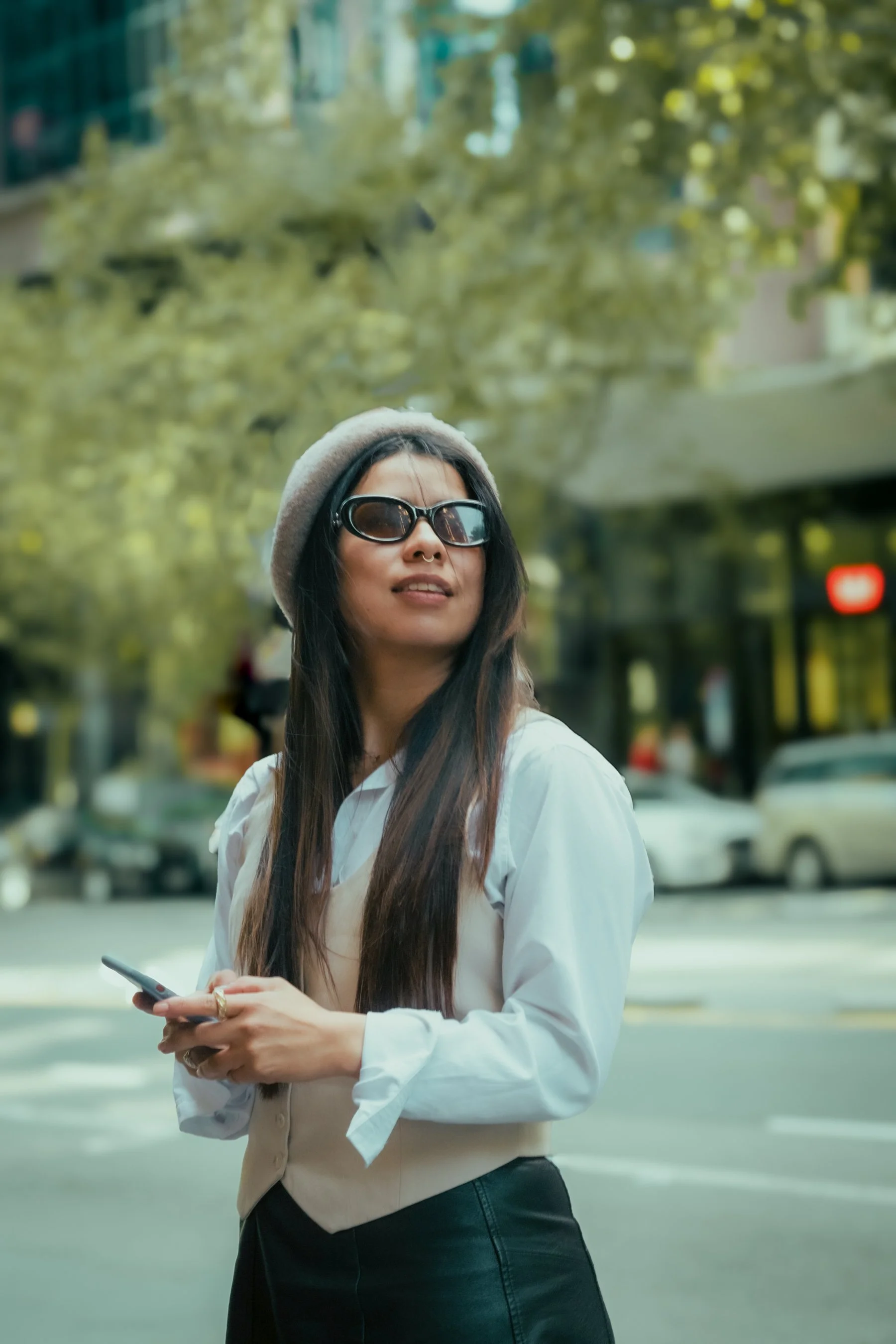 street-portrait-woman-beret-sunglasse.jpg