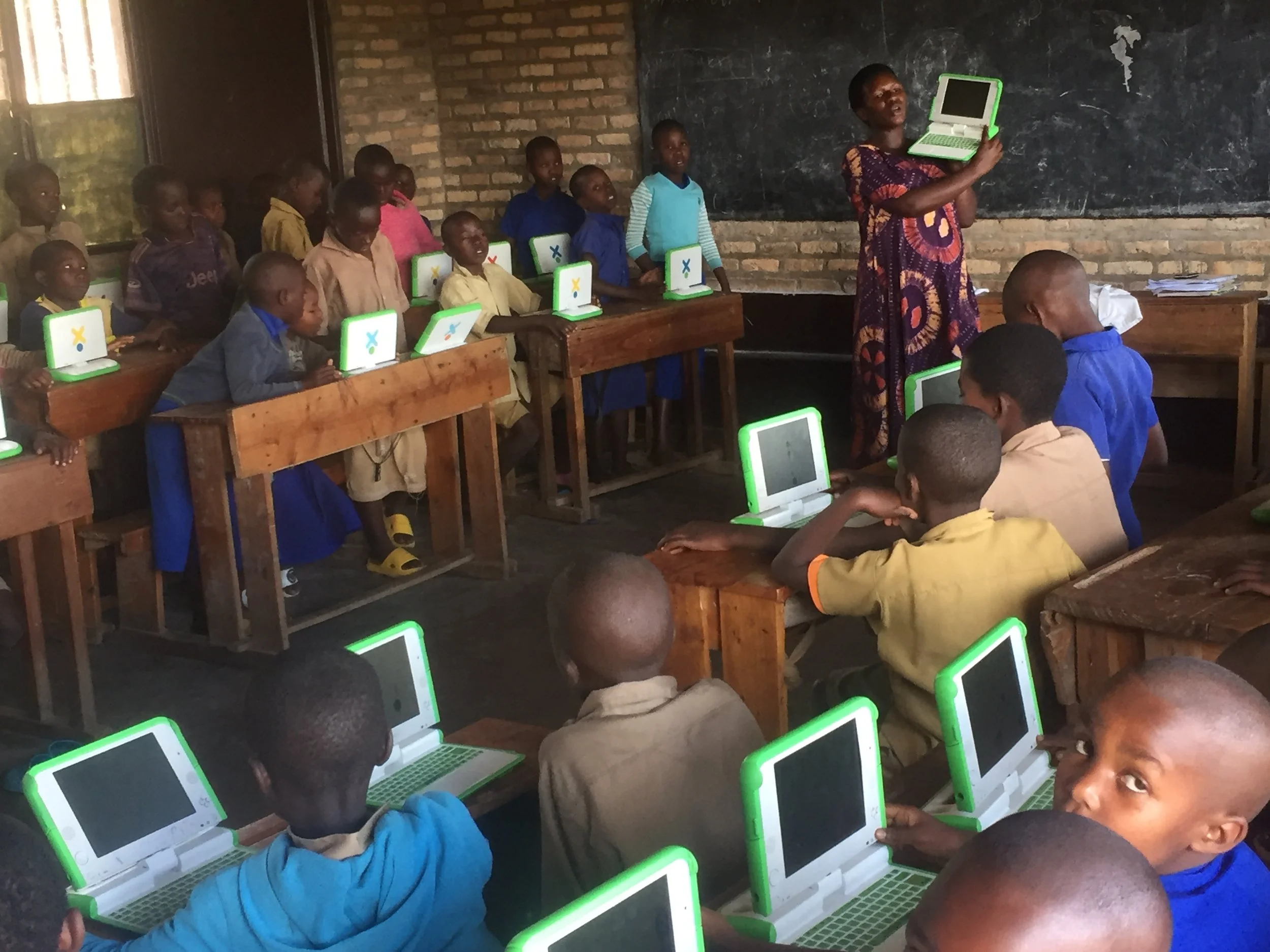2022-11_LECON D'INFORMATIQUE A L'EP MUSAMO-Elèves de P3.JPG