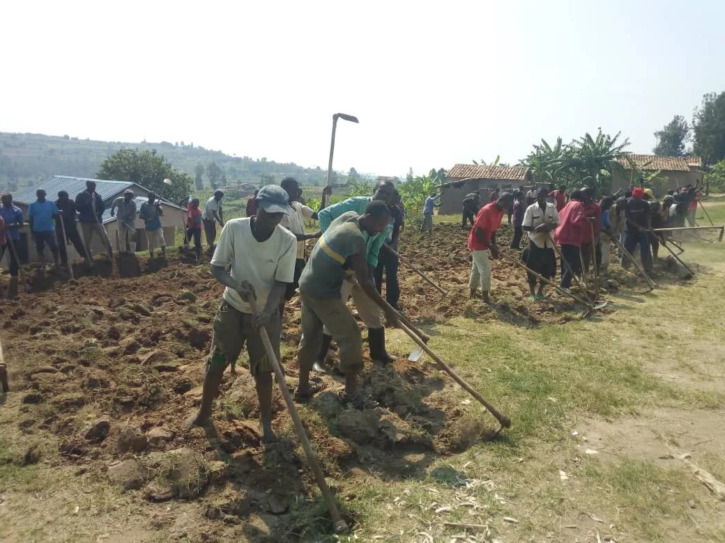 19-06-18_Nyundo_Umuganda_Terrassement2.jpeg