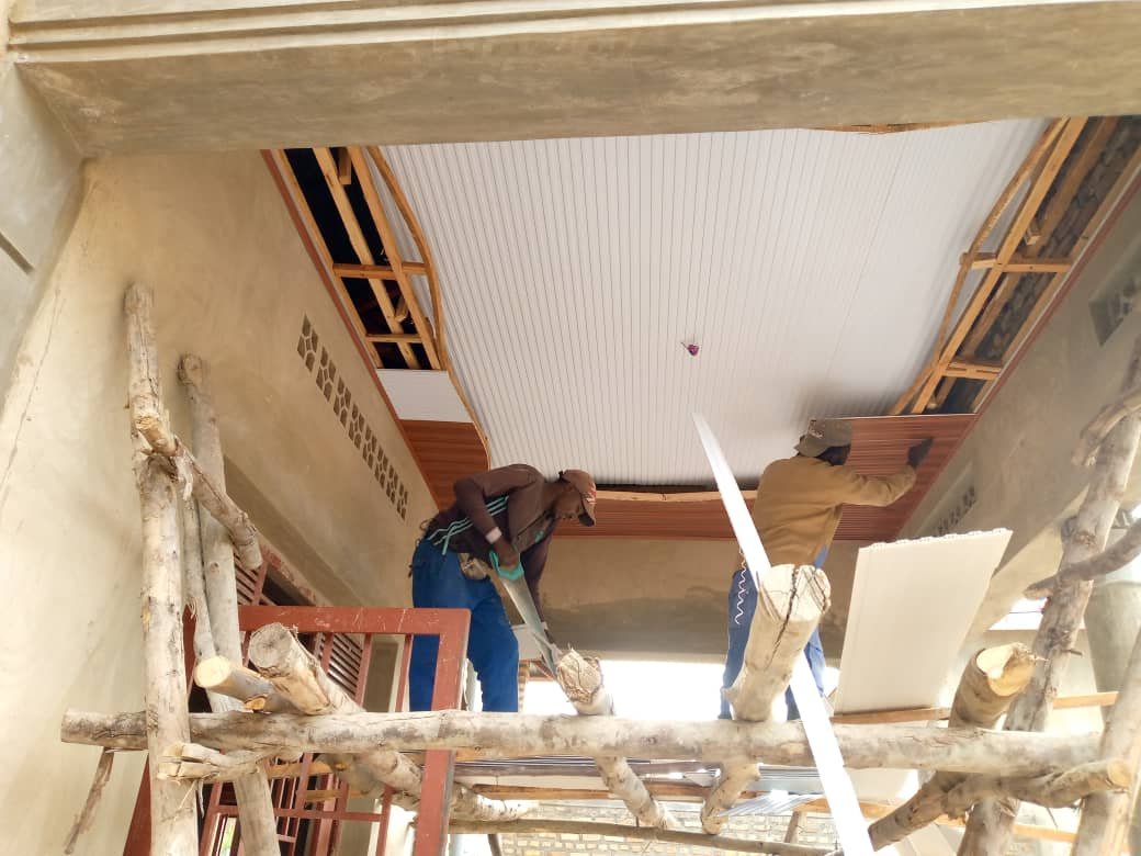 2022-03_fixation du plafond.jpg