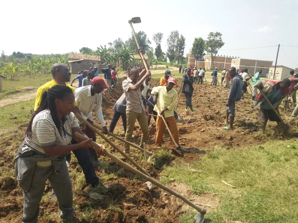 19-06-18_Nyundo_Umuganda_Terrassement5.jpeg