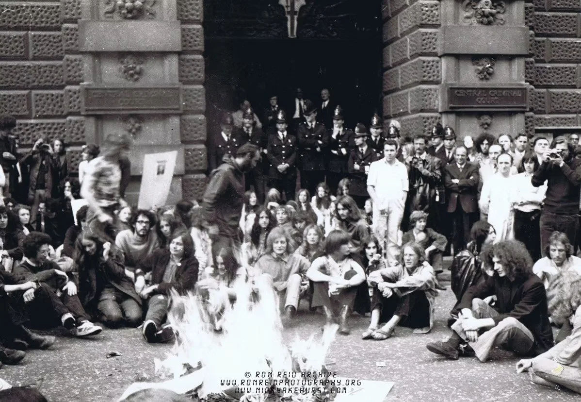 Oz Trial, 1971, protesters and police.jpg