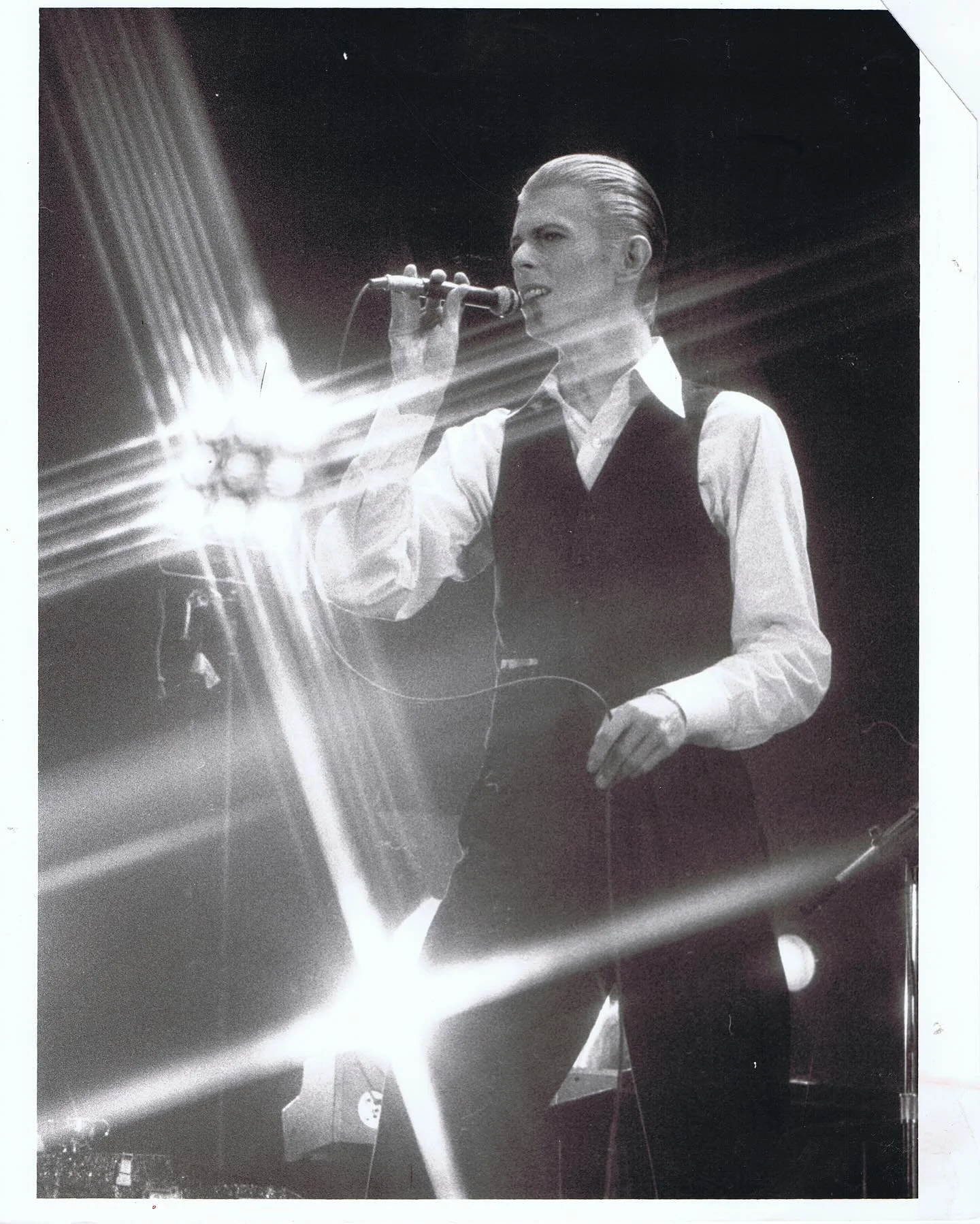 08/01/1947 - 10/01/2016 (ten years ago) RIP David Bowie

David Bowie, Wembley, Changes Tour 1976

#davidbowie #bowie #ziggystardust #music #wembley #1976 #changes #bowieforever #70smusic #glamrock #artrock #hunkydory