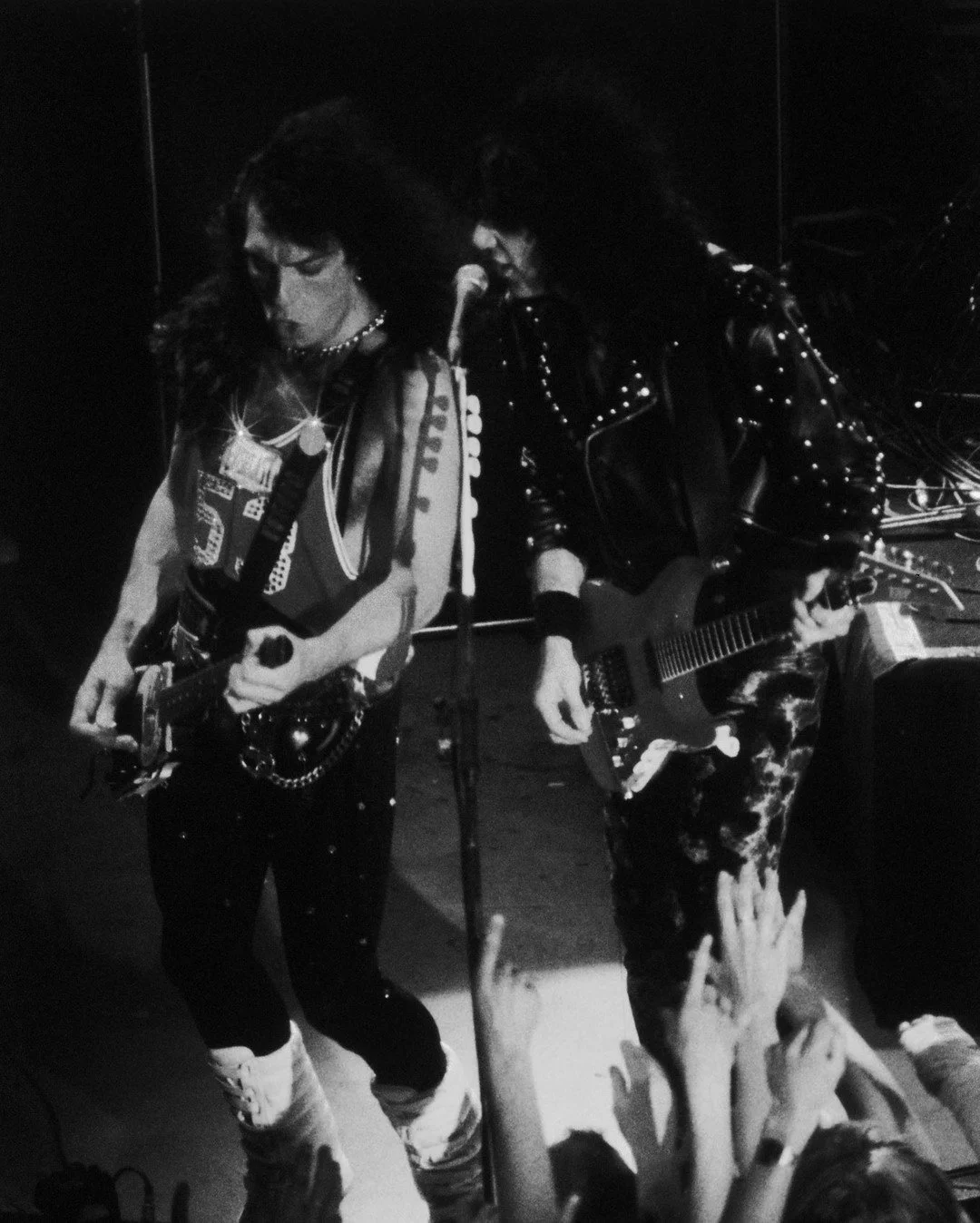 Kiss c Ron Reid Archive⠀⠀⠀⠀⠀⠀⠀⠀⠀⠀
.⠀⠀⠀⠀⠀⠀⠀⠀⠀
.⠀⠀⠀⠀⠀⠀⠀⠀⠀
.⠀⠀⠀⠀⠀⠀⠀⠀⠀
.⠀⠀⠀⠀⠀⠀⠀⠀⠀
#London #RonReid #Counterculture #Photographer  #photography #camera #photographyoftheday #70s #80s #film #celluloid #camerapress #nickyakehurst #blackandwhite #photography