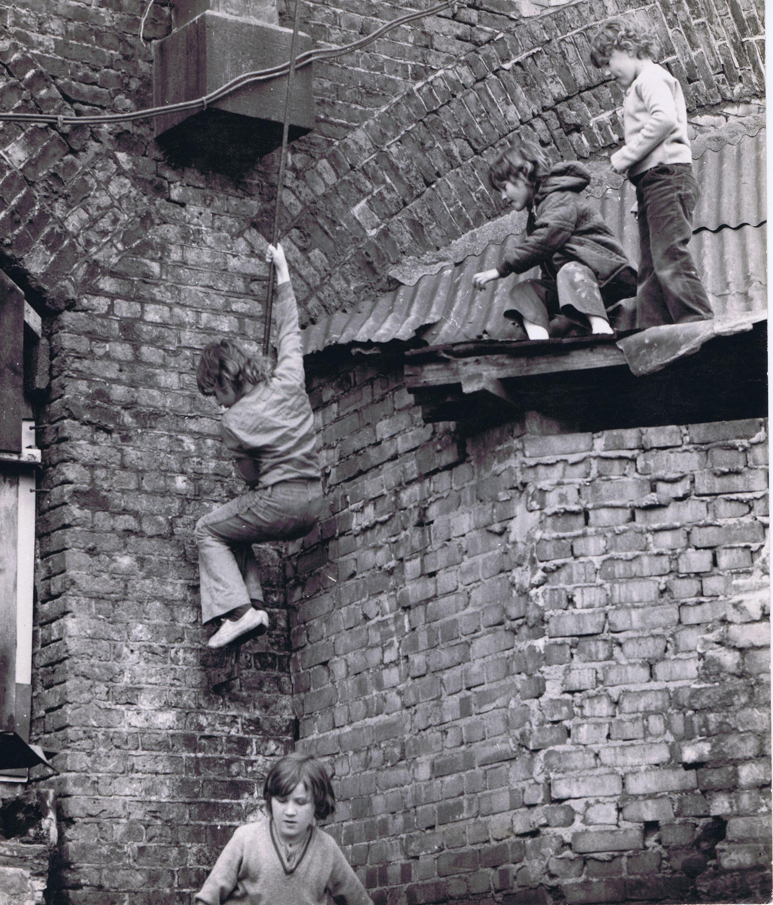 Kid at play, Nottinghill 1.jpg