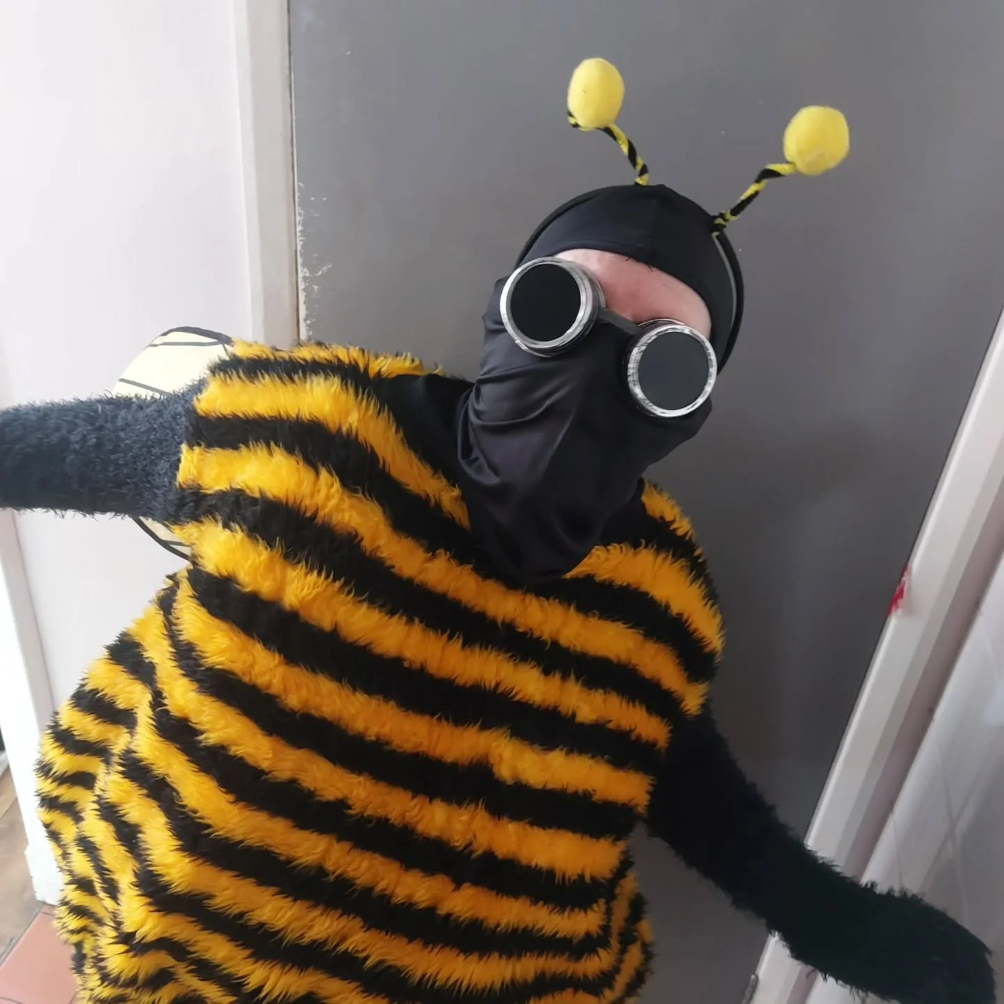 Buzzing at the Sleaford Easter Garden today.

A bee and beekeeper dropped into Market Square Caf&eacute; &amp; Restaurant and definitely turned a few heads. Great fun, lots of smiles, and a brilliant Easter atmosphere in the caf&eacute;.
If you&rsquo