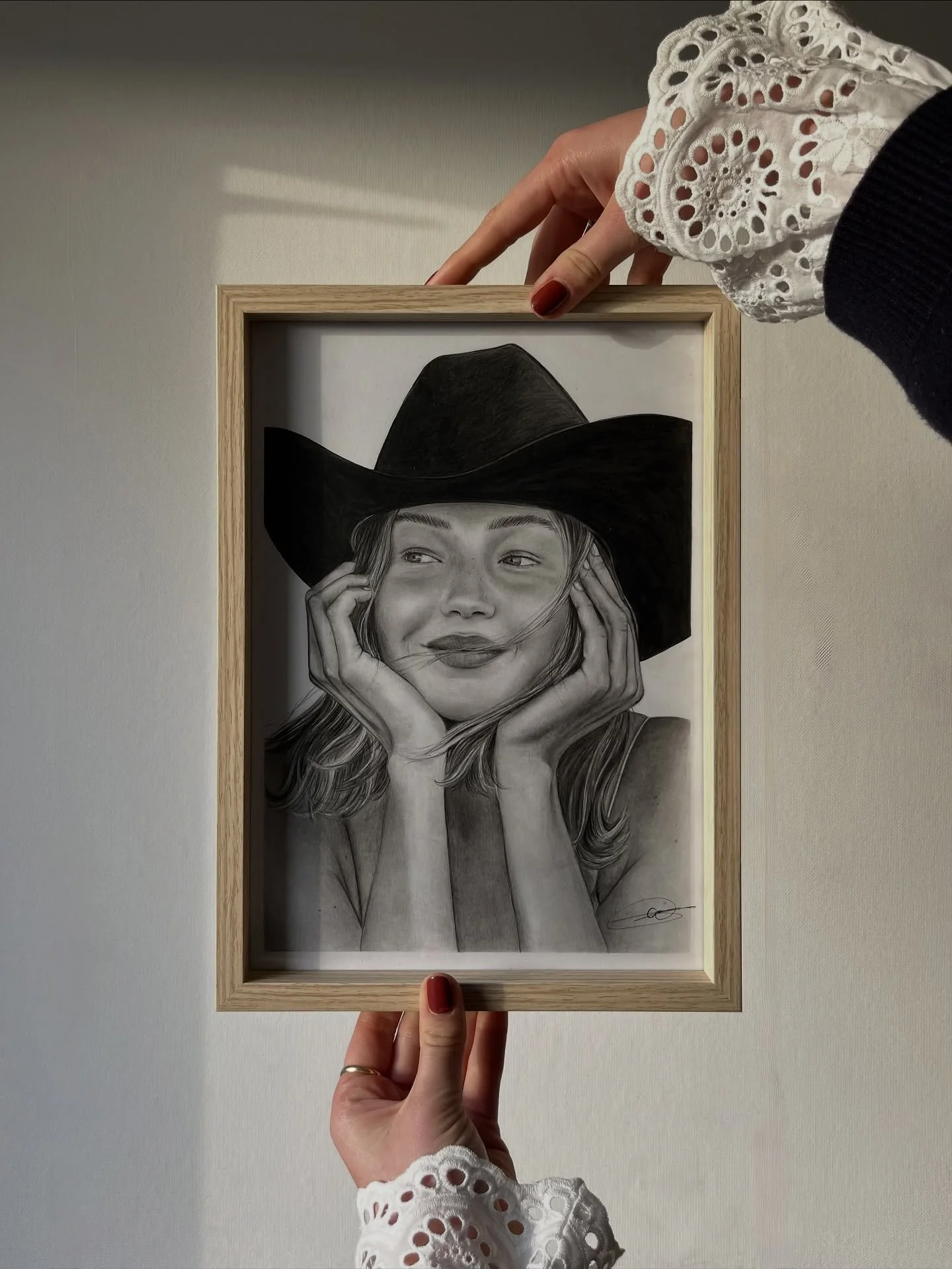 Een nieuw portret van @gigihadid 🎨✏️

Het was alweer even geleden dat ik een realistisch portret tekende maar vond het weer zo leuk om het papier tot leven te brengen. Binnenkort deel ik een kijkje achter de schermen van het proces. 🎬👩🏼&zwj;🎨

?