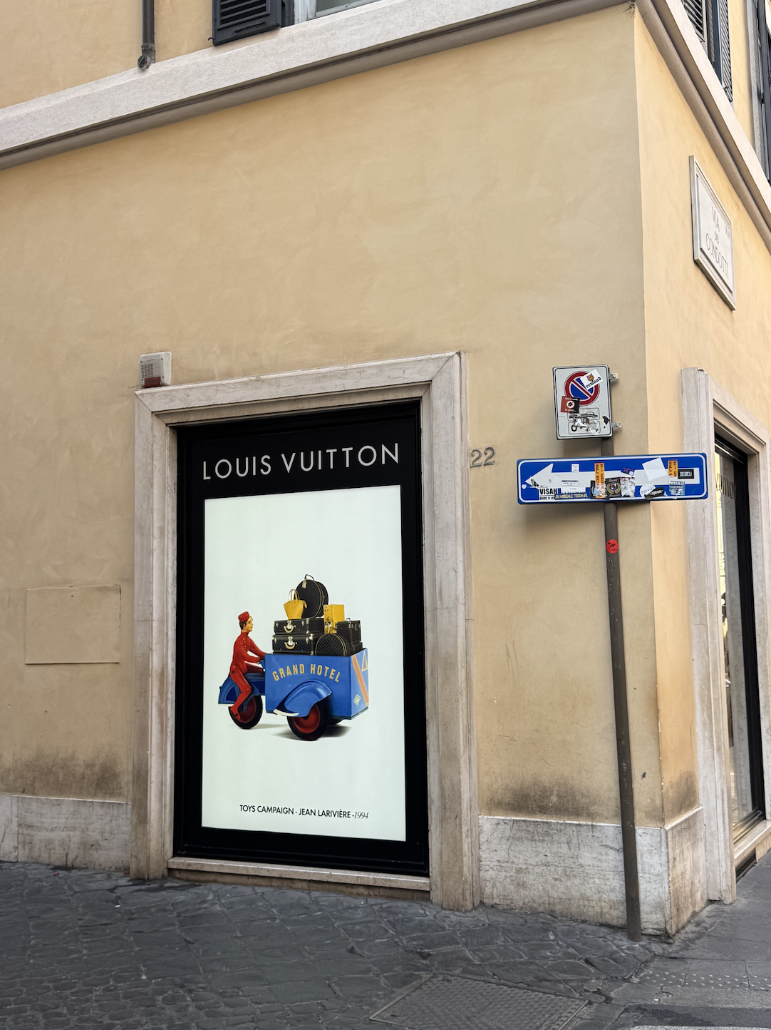Ralph Lauren Digital Screen, Rome, Italy