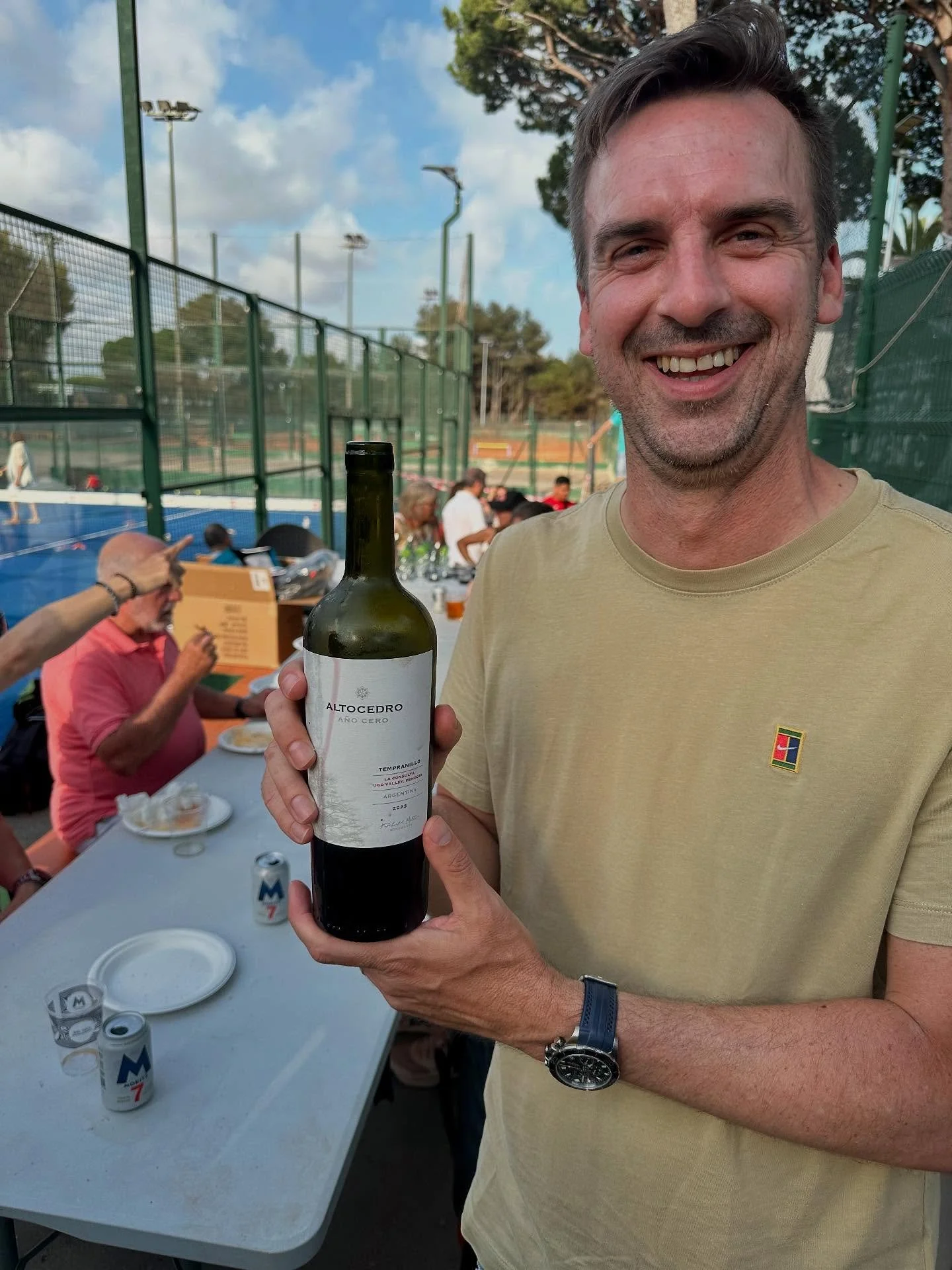 El pasado s&aacute;bado 7 de junio, tuvimos el placer de patrocinar con nuestros vinos, el torneo 12 horas festina en el Tennis club Andr&eacute;s Gimeno de Castelldefels, ha sido un placer poder compartir estos momentos con todos los socios del club