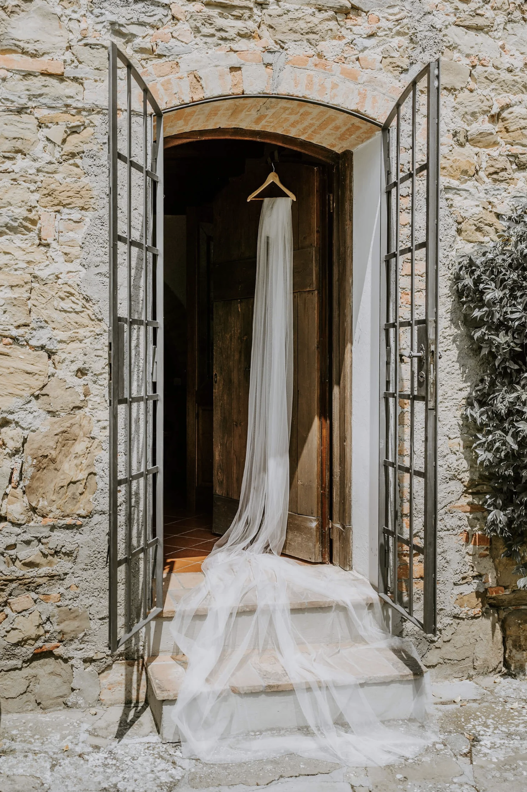 Wedding_AriannaLeggiero09-16 at 9.53.32 pm.png