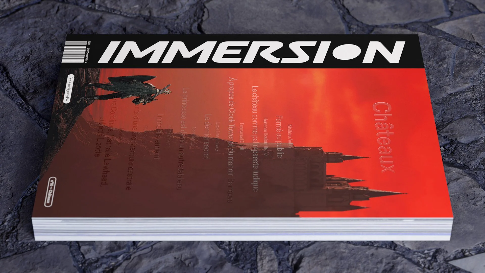 Une magazine intitulé 'IMMERSION' avec une couverture rouge/orange représentant un château de style gothique en arrière-plan et une figure humaine portant une cape noire, tenant une épée. La couverture est posée sur un sol en pierre.